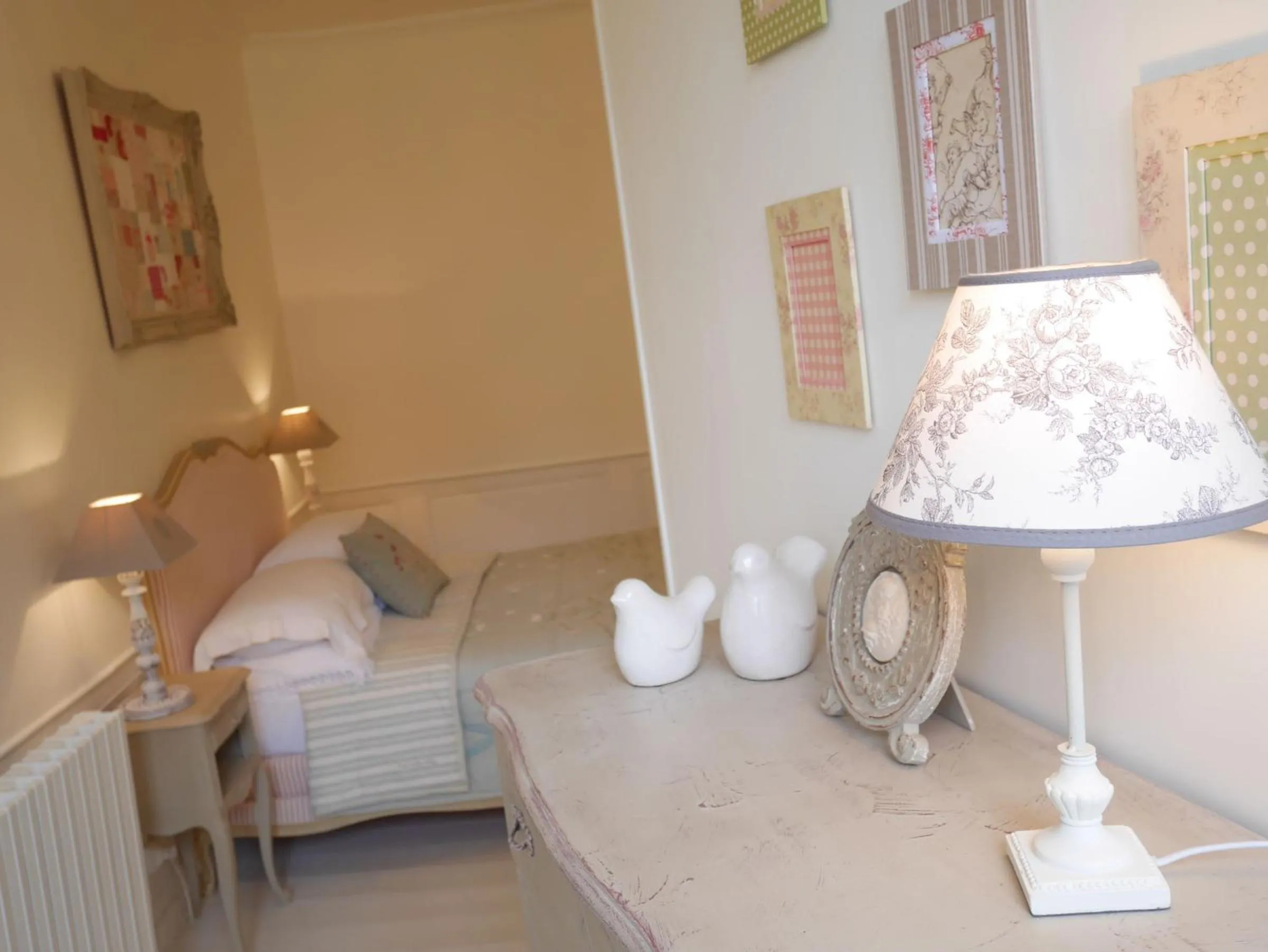 Decorative detail, Bed in L'Arbre D'Ange