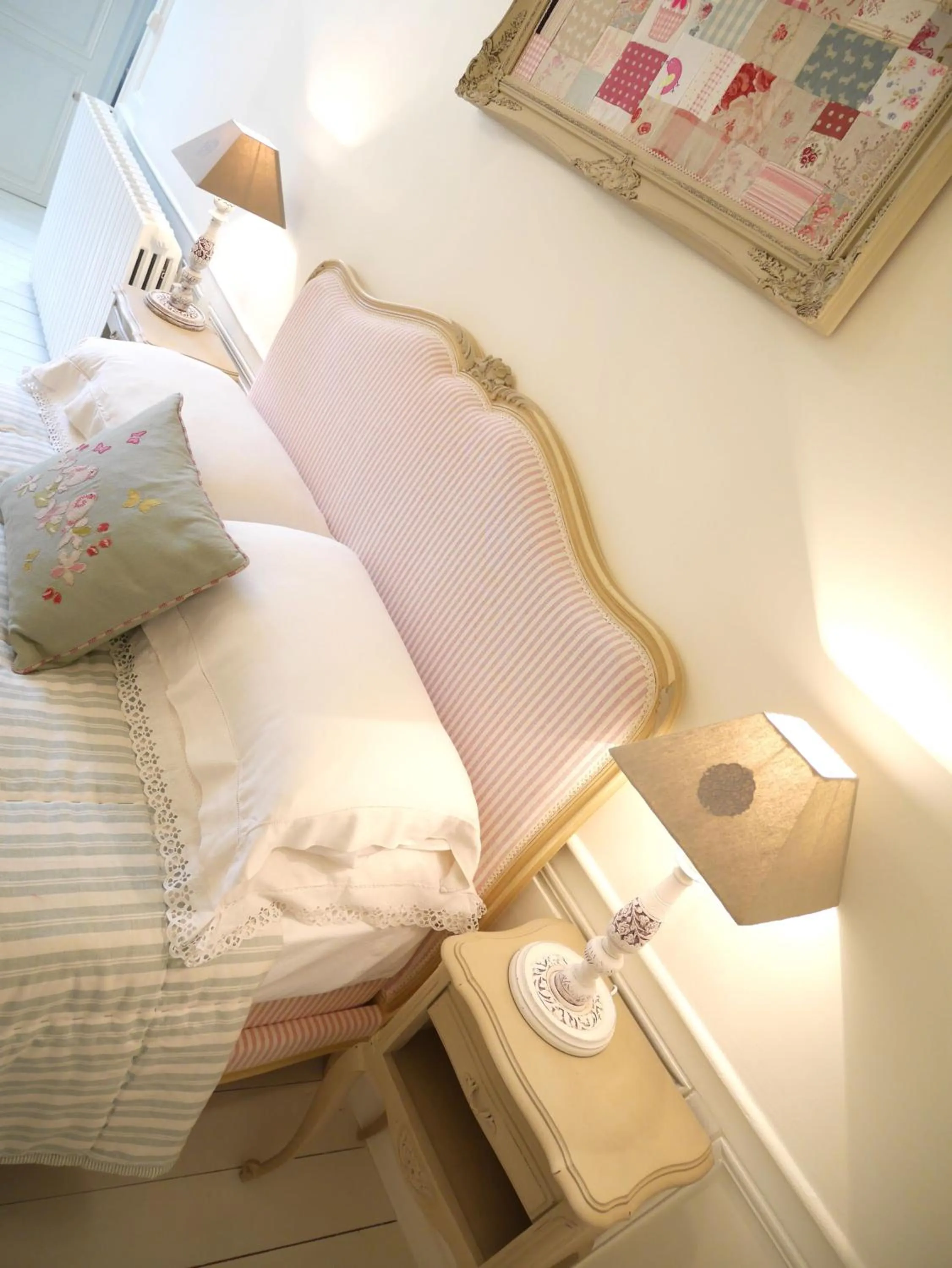 Decorative detail, Bed in L'Arbre D'Ange