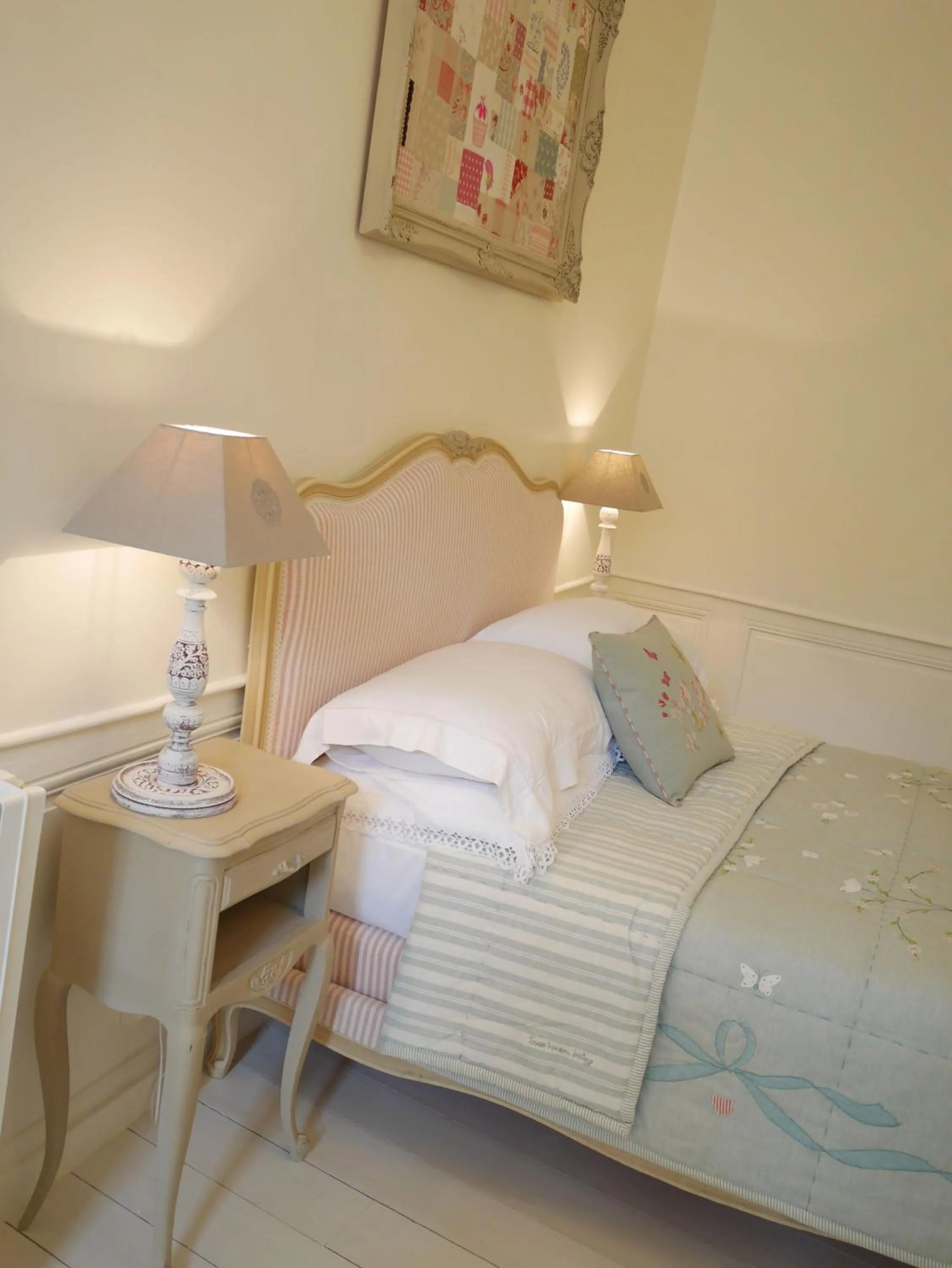 Decorative detail, Bed in L'Arbre D'Ange