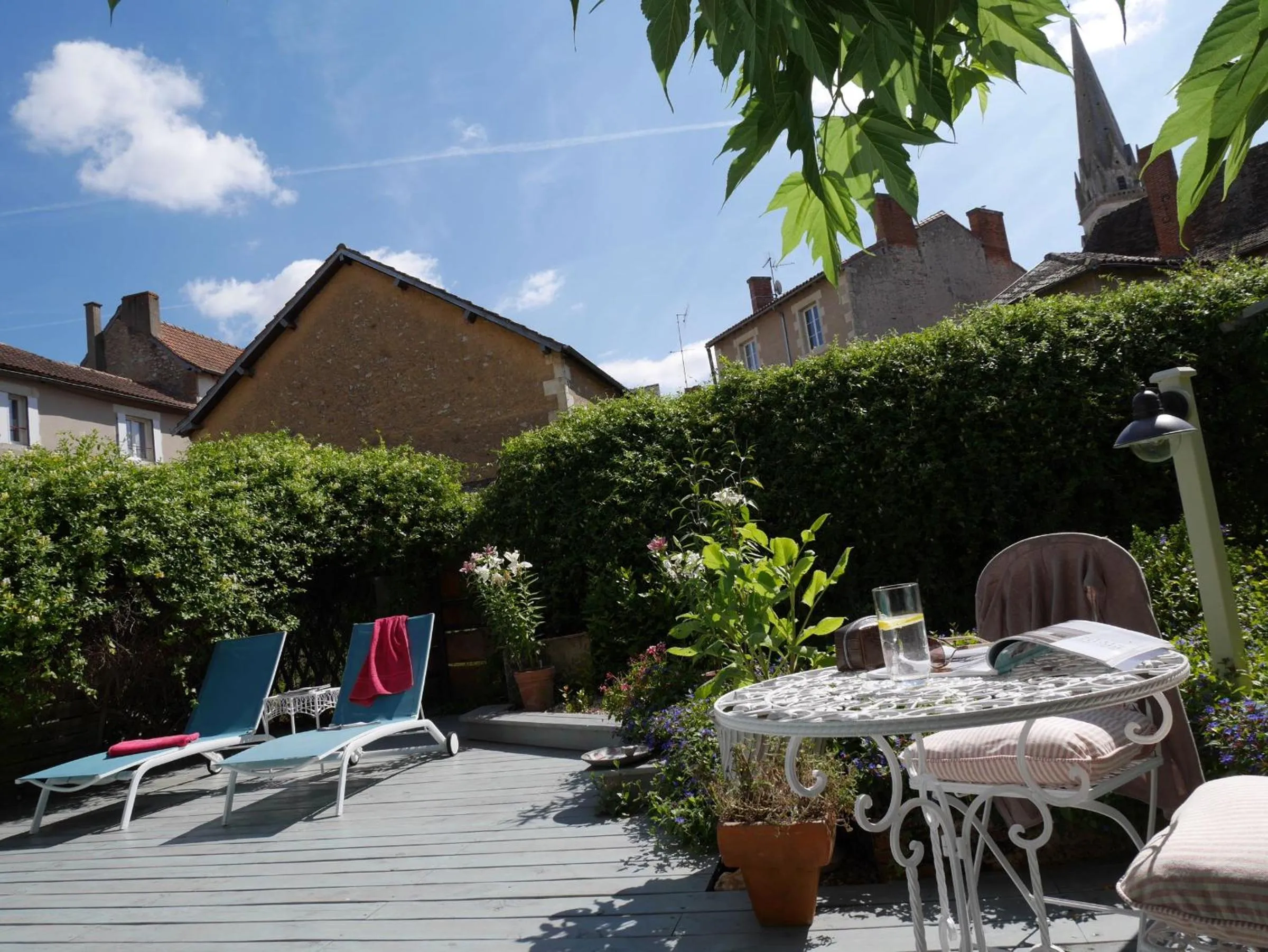 Swimming pool in L'Arbre D'Ange