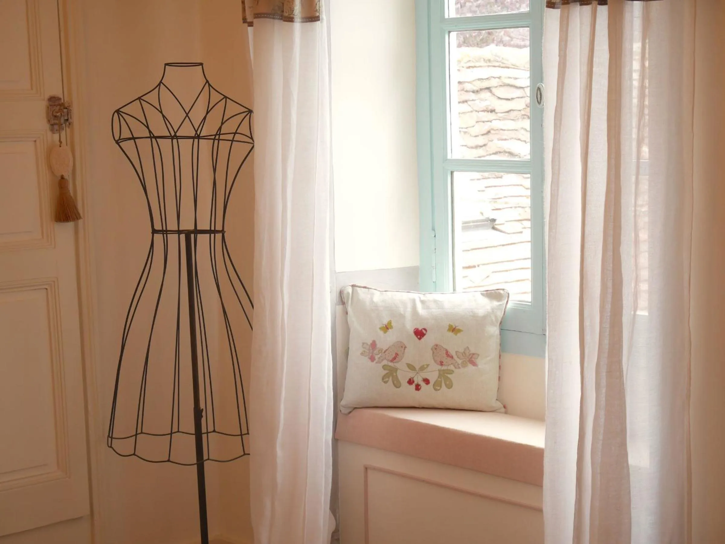 Decorative detail, Bed in L'Arbre D'Ange