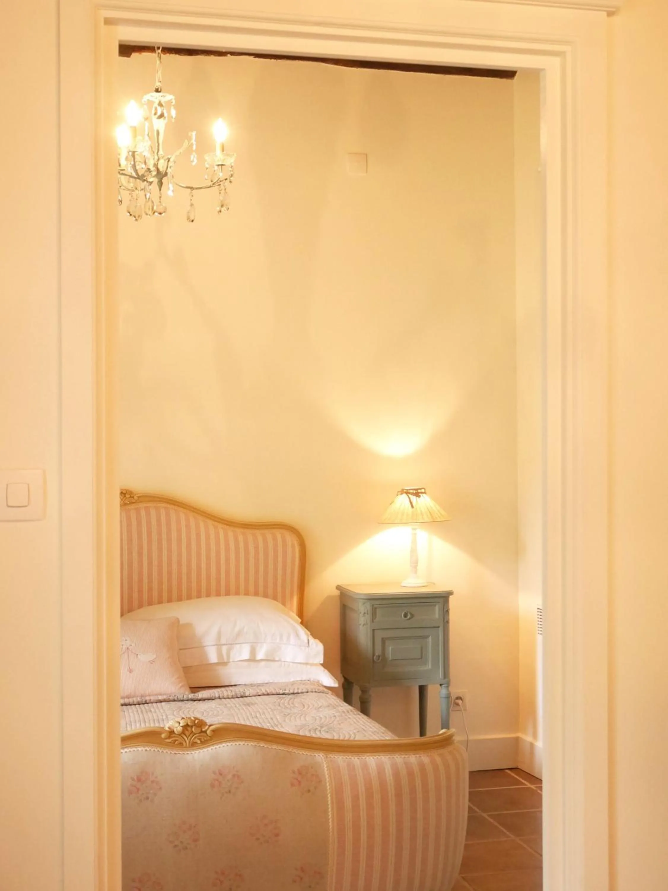 Decorative detail, Bed in L'Arbre D'Ange