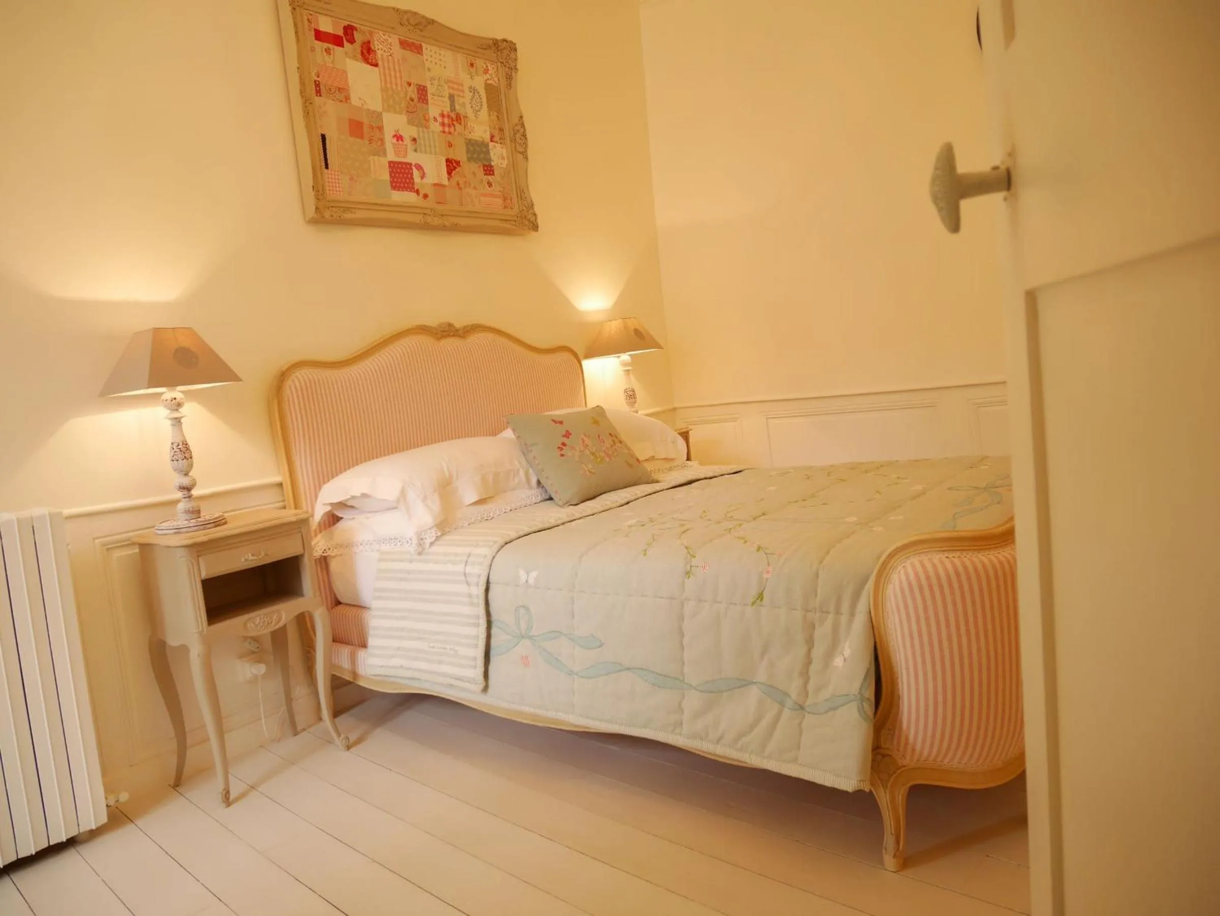 Decorative detail, Bed in L'Arbre D'Ange