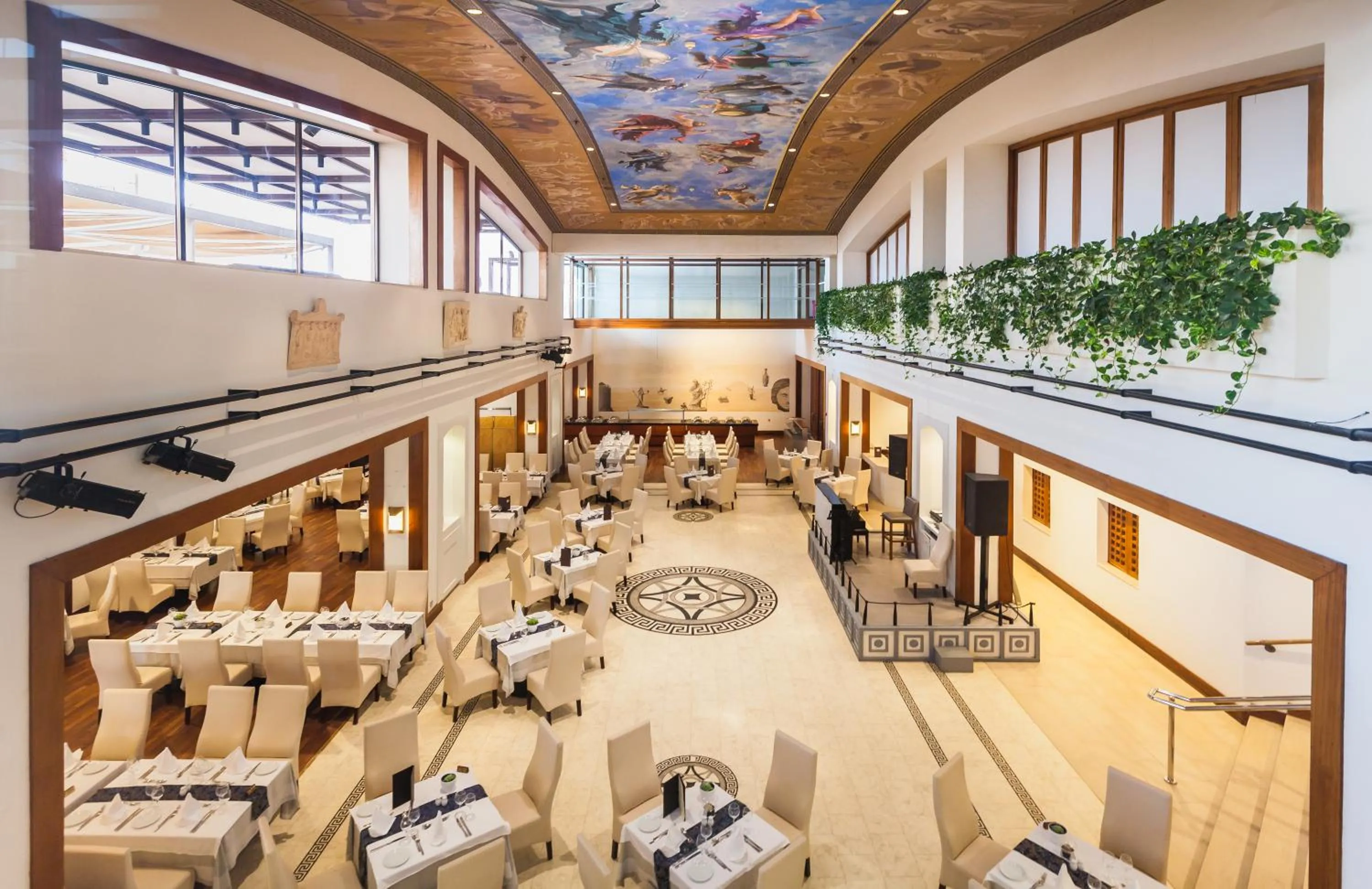 Restaurant/places to eat in St Raphael Resort