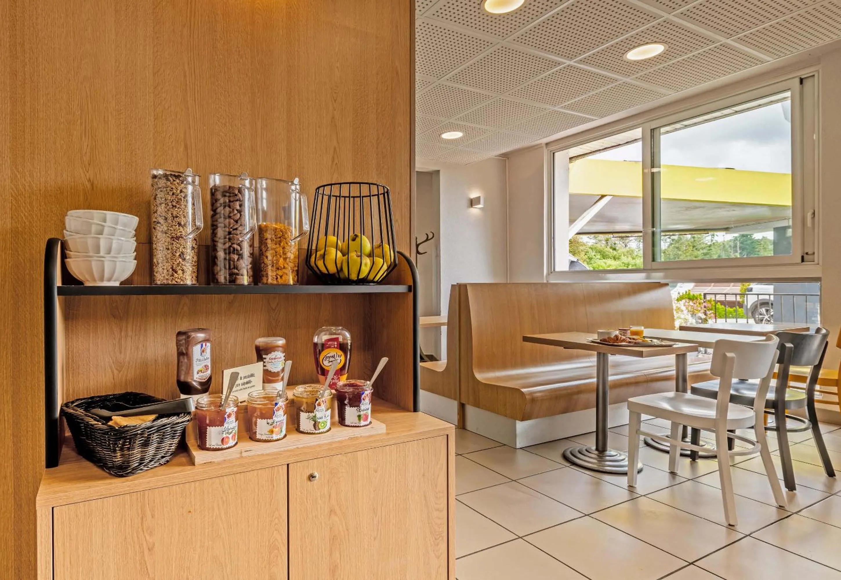 Restaurant/places to eat in B&B HOTEL Quimper Sud Bénodet