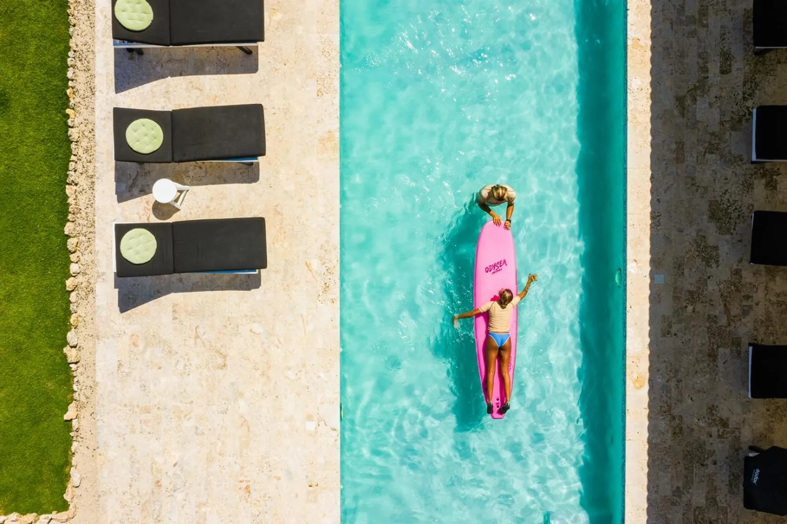 Swimming pool in El Encuentro Surf Lodge