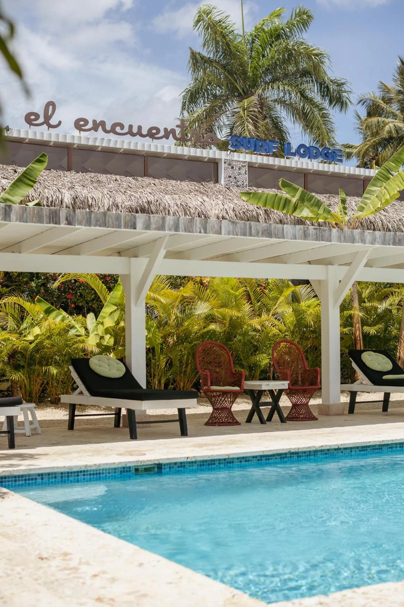 Swimming pool in El Encuentro Surf Lodge