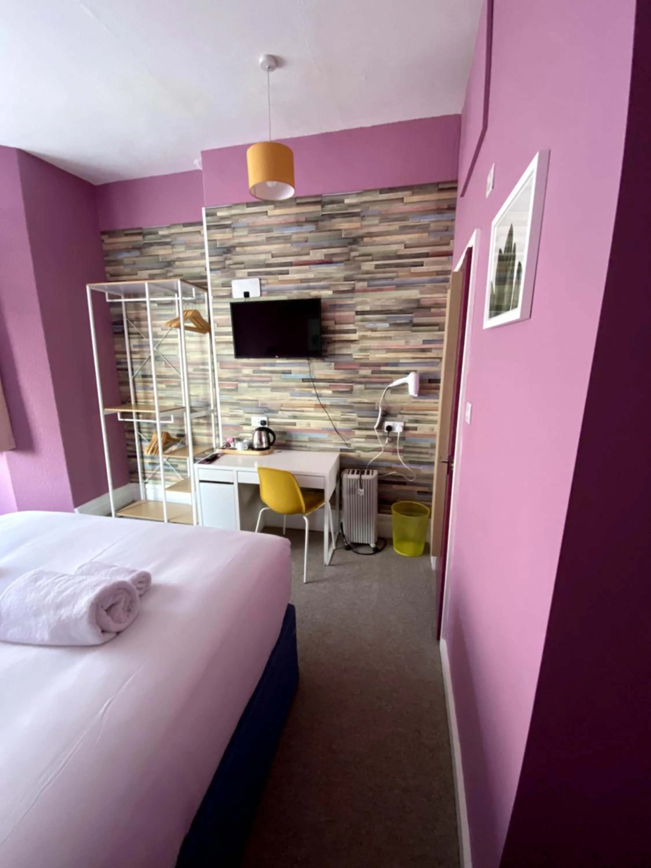 Photo of the whole room, Bed in WiseStay