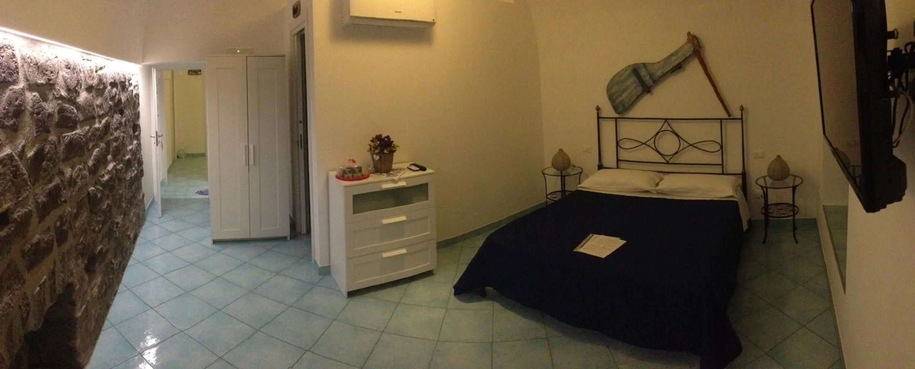 Photo of the whole room, Bed in B&B La Grotta Marina