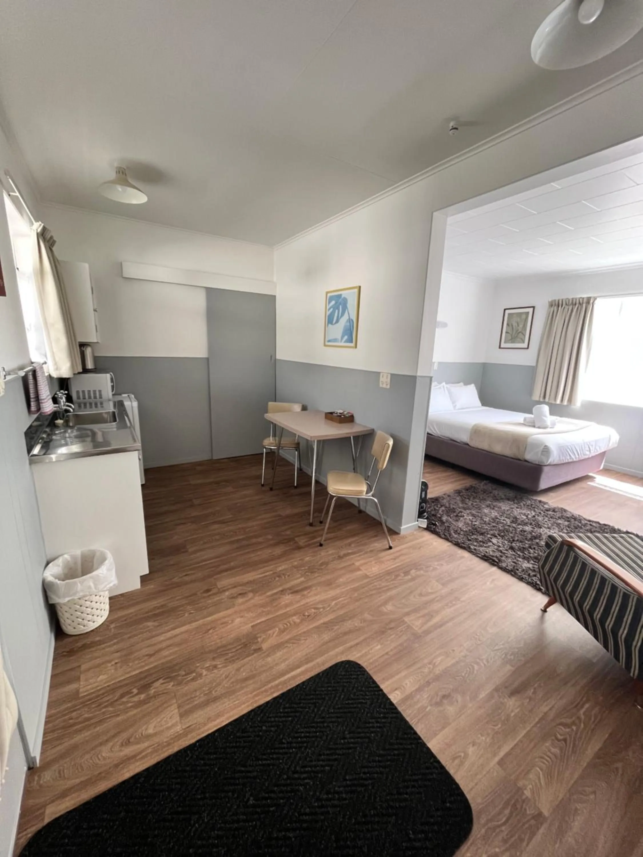 Photo of the whole room in Bings Motel