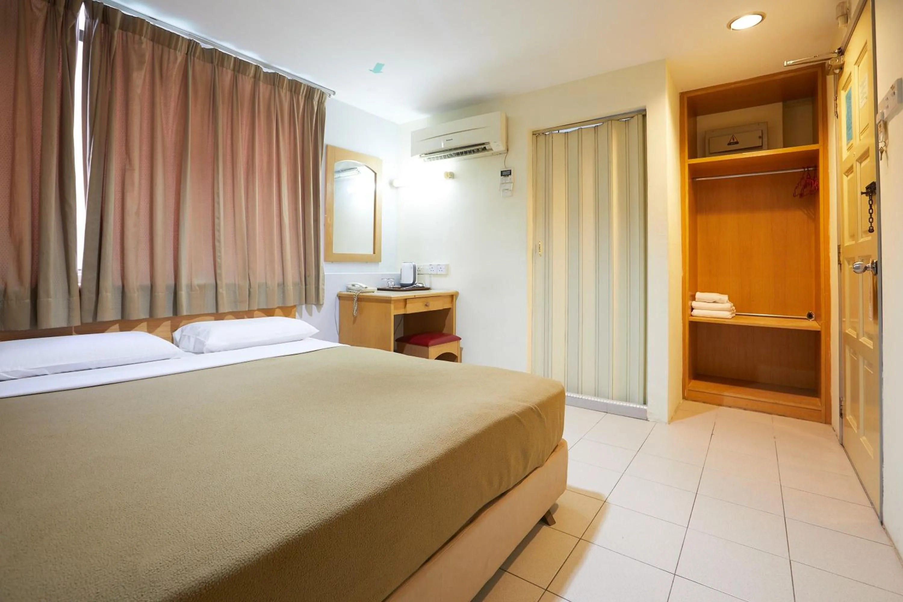 Bedroom, Bed in Tang City Hotel, Petaling Street, Merdeka PNB 118 Tower