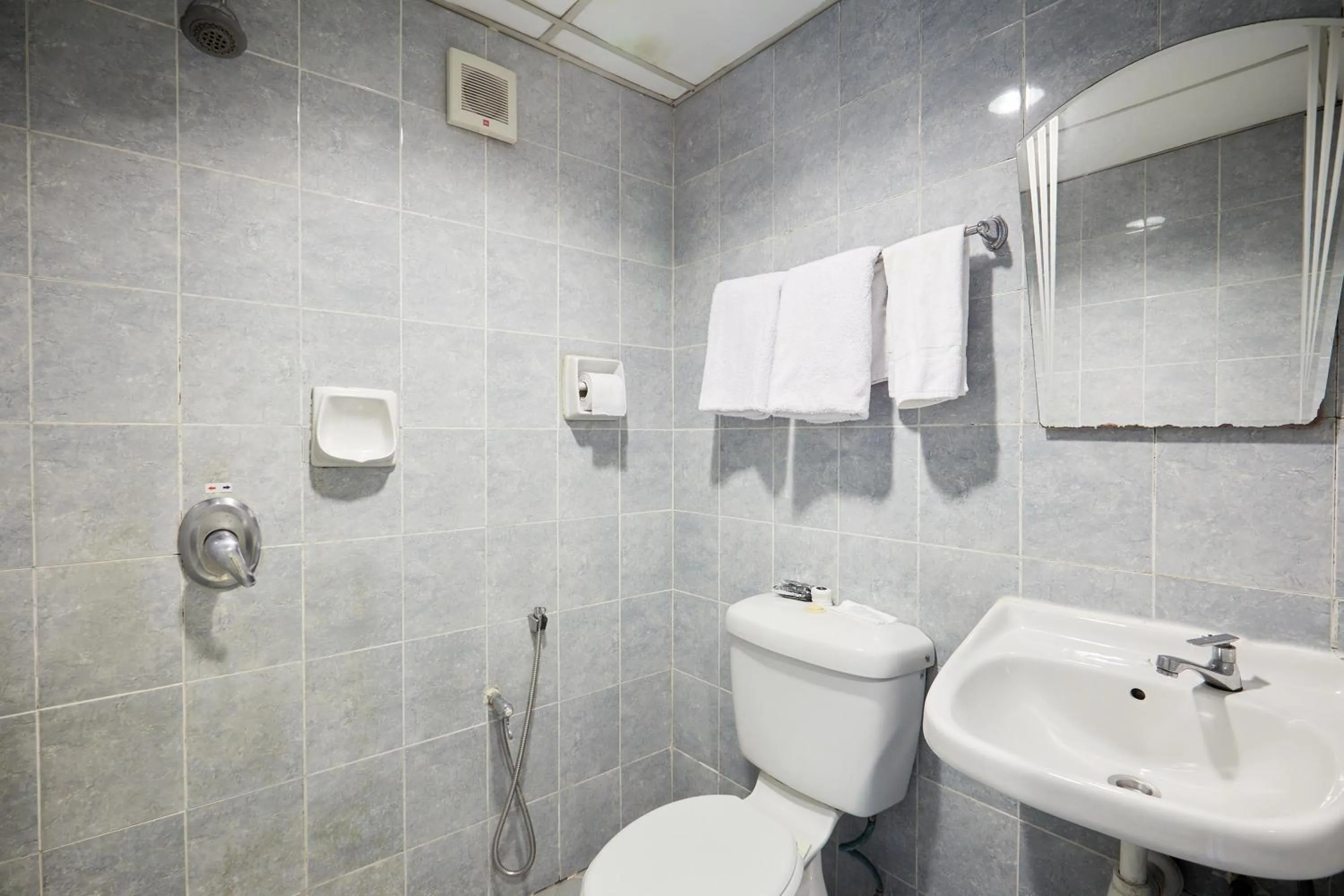 Shower in Tang City Hotel, Petaling Street, Merdeka PNB 118 Tower