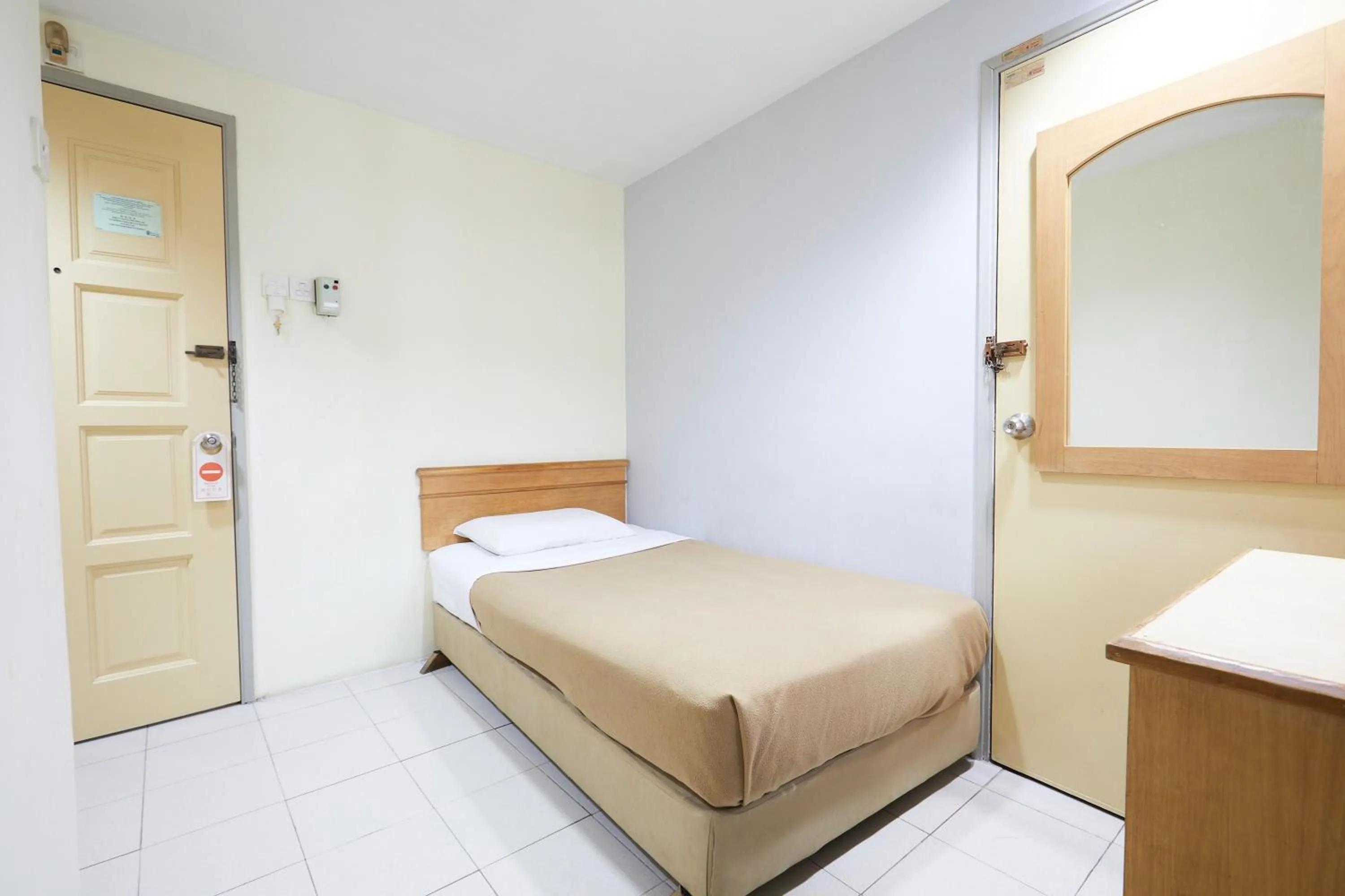 Photo of the whole room, Bed in Tang City Hotel, Petaling Street, Merdeka PNB 118 Tower