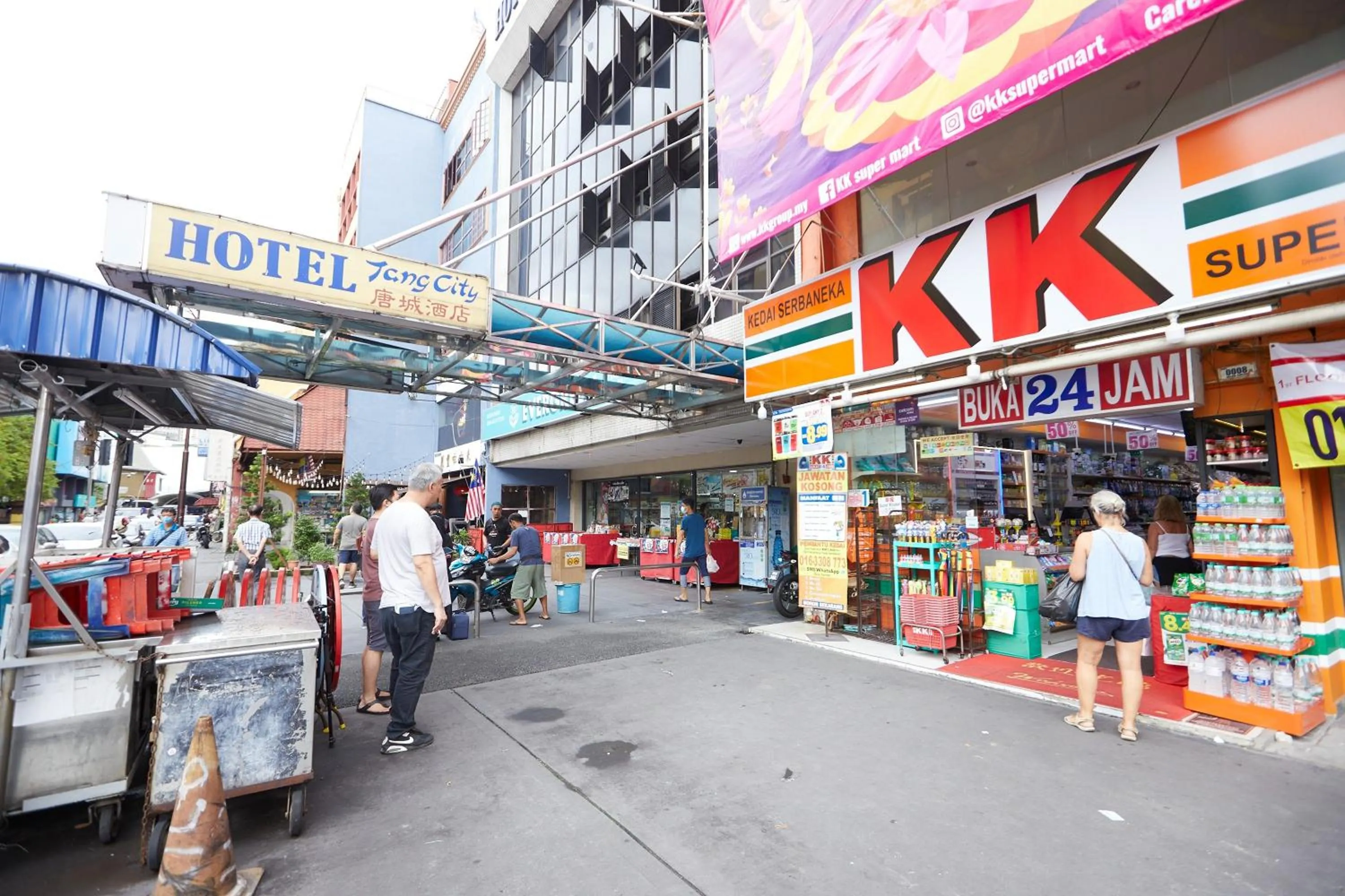 Property building in Tang City Hotel, Petaling Street, Merdeka PNB 118 Tower