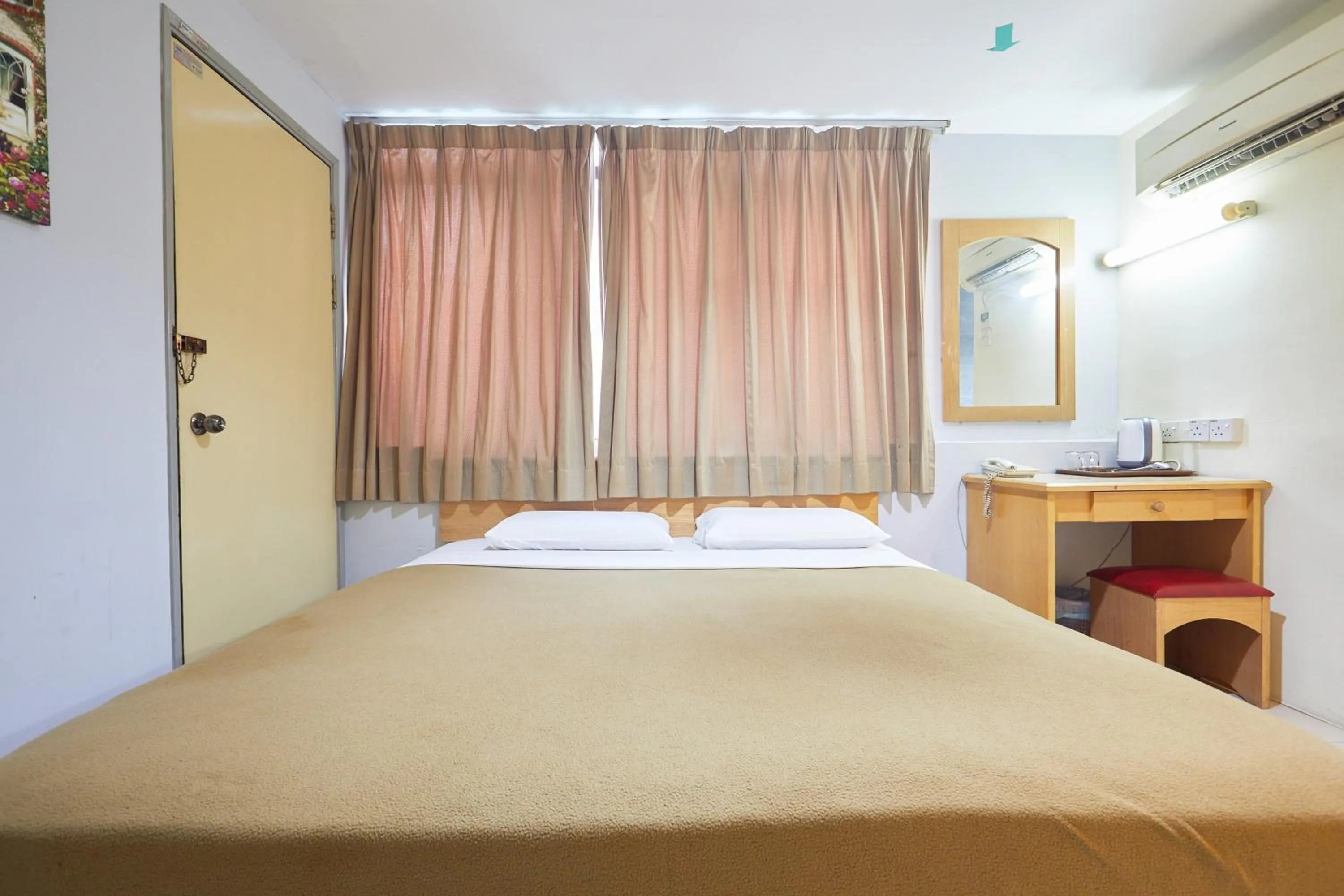 Bedroom, Bed in Tang City Hotel, Petaling Street, Merdeka PNB 118 Tower