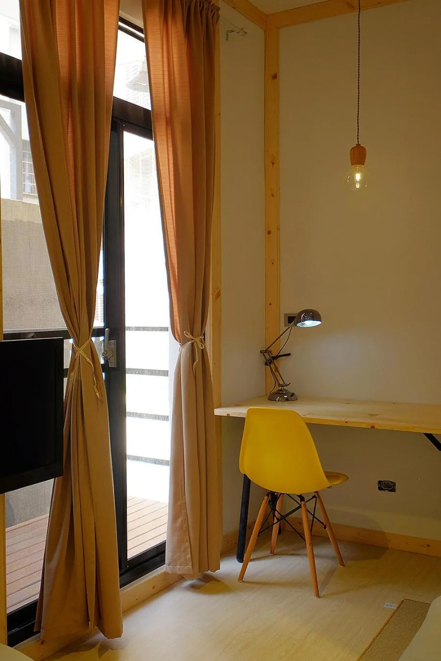 hair dresser in Loft Wo Design Inn