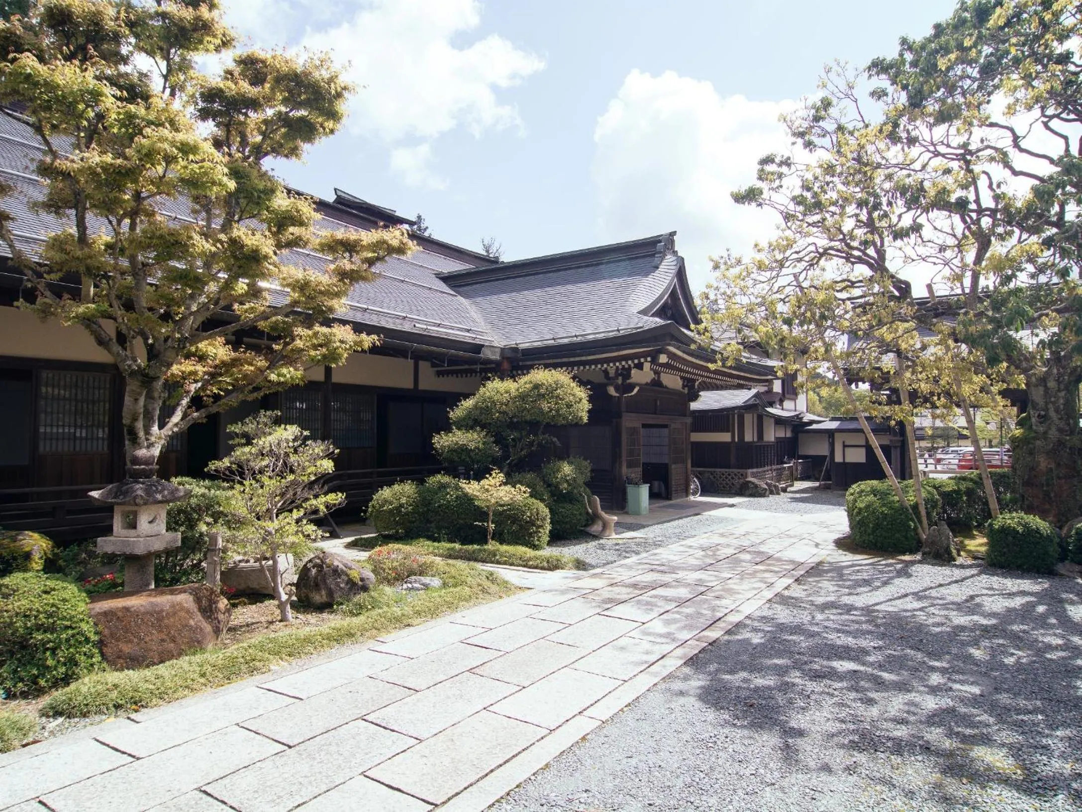 Facade/entrance in Koyasan Shukubo Jokiin