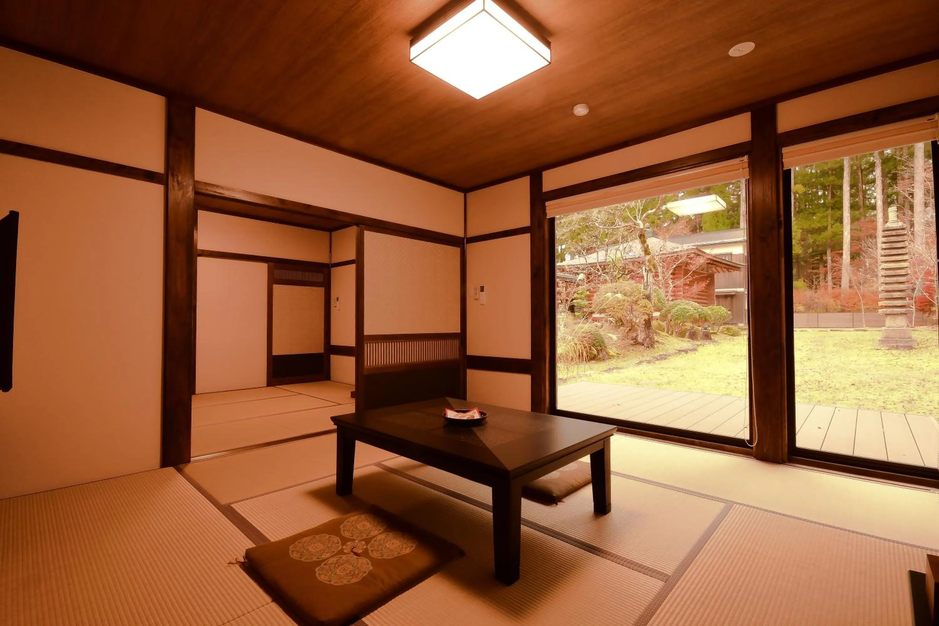 Photo of the whole room in Koyasan Shukubo Jokiin