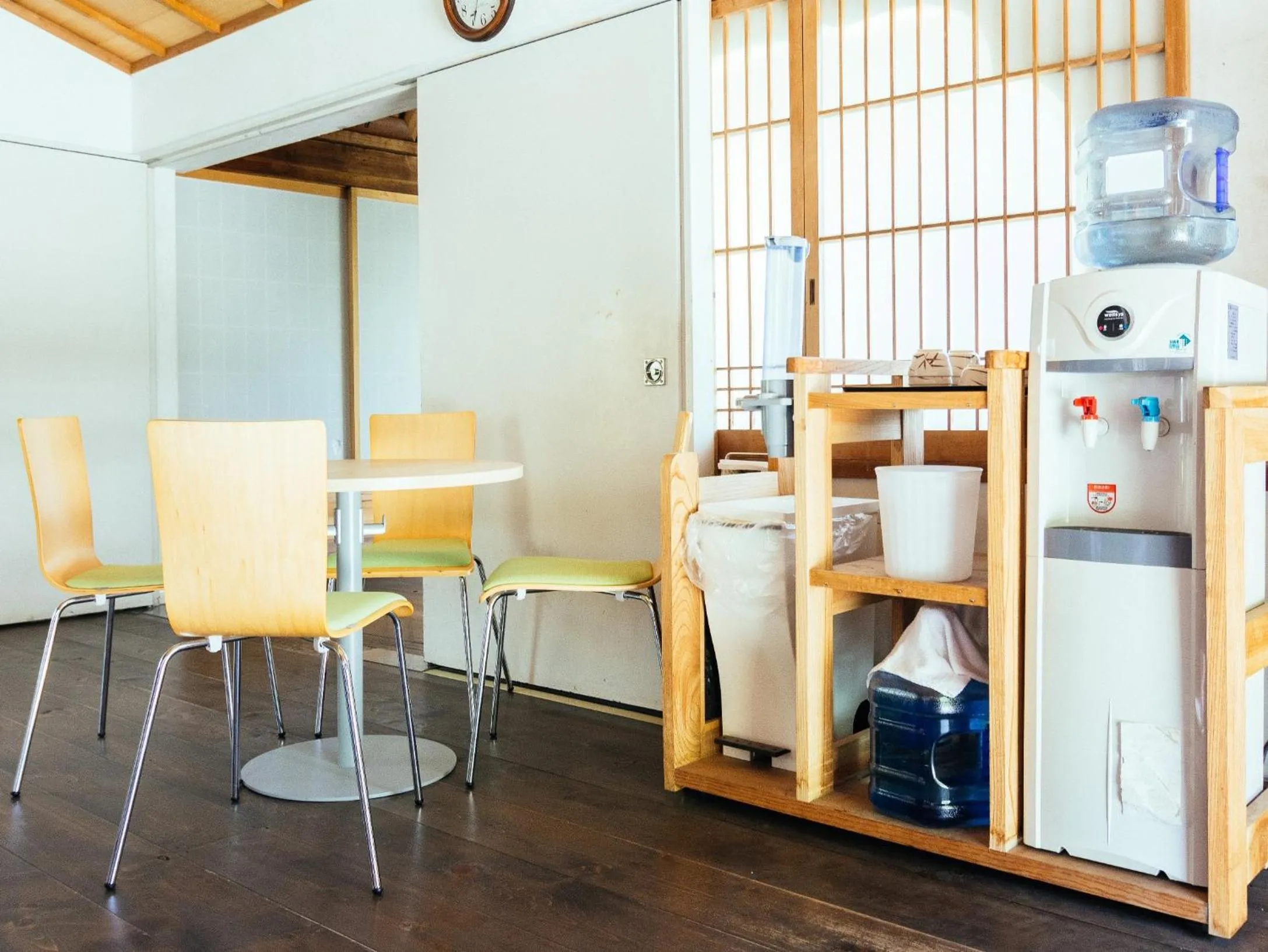 Communal lounge/ TV room in Koyasan Shukubo Jokiin