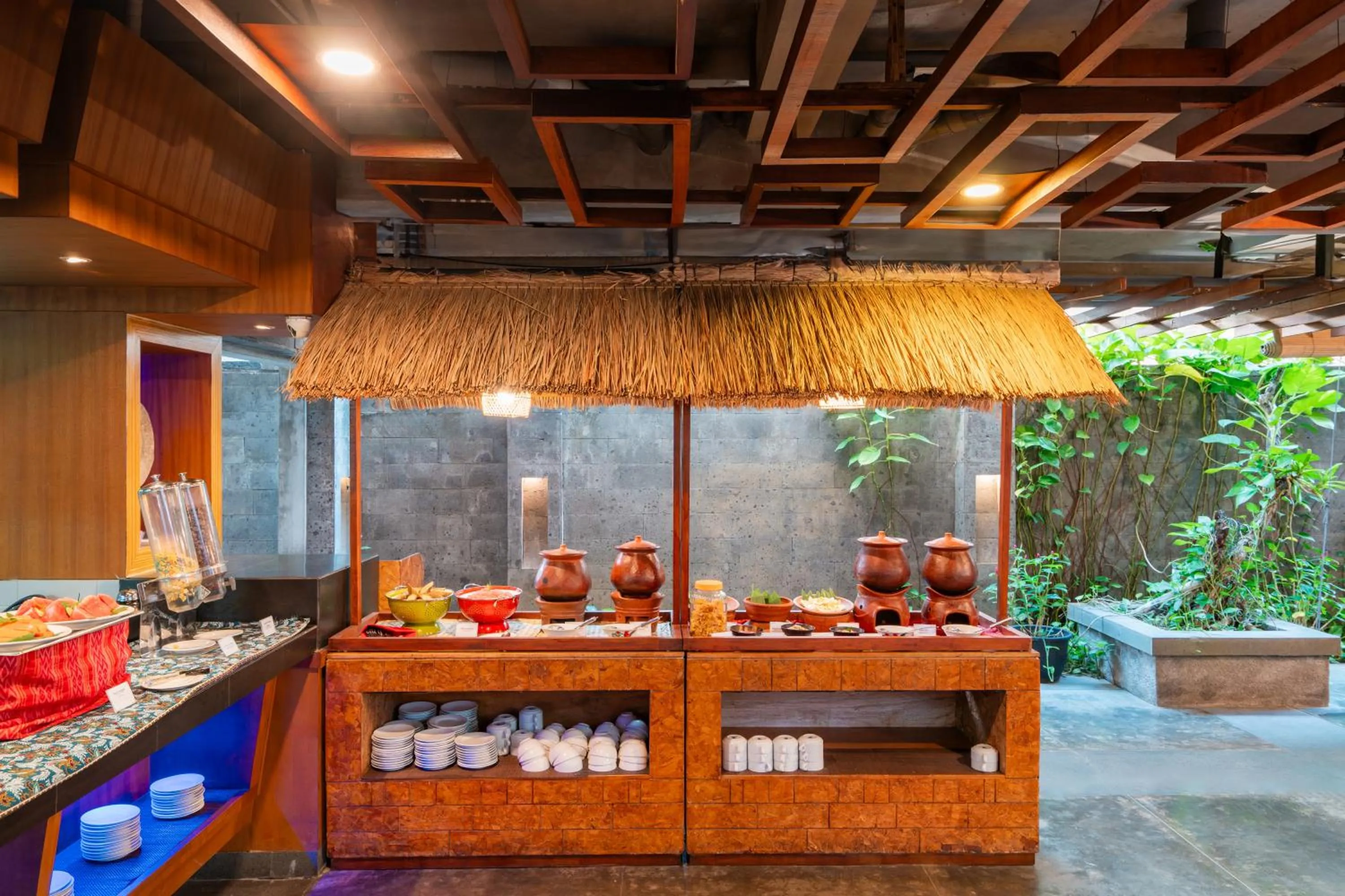 Food and drinks in Swiss-Belexpress Kuta Legian