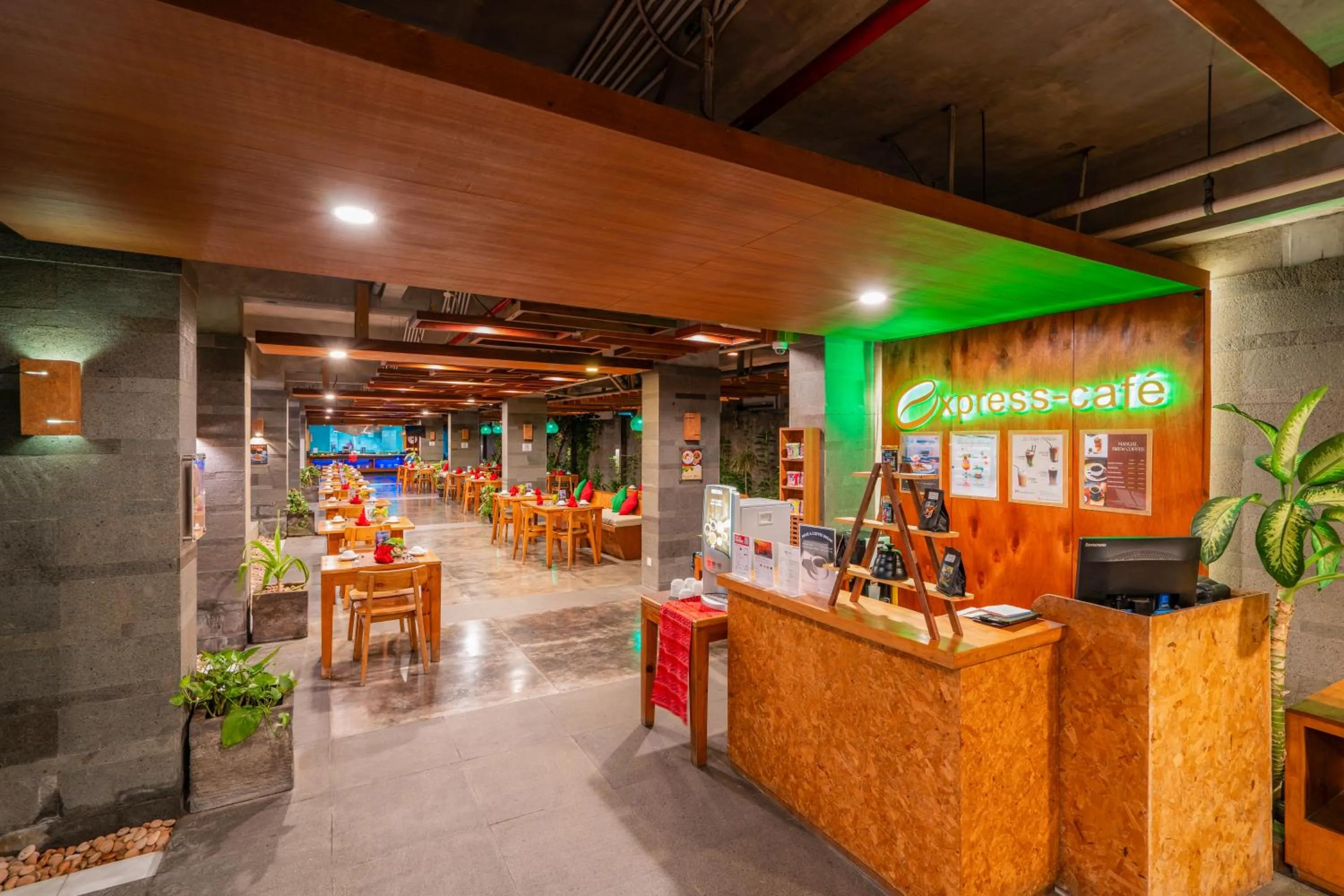 Restaurant/places to eat in Swiss-Belexpress Kuta Legian