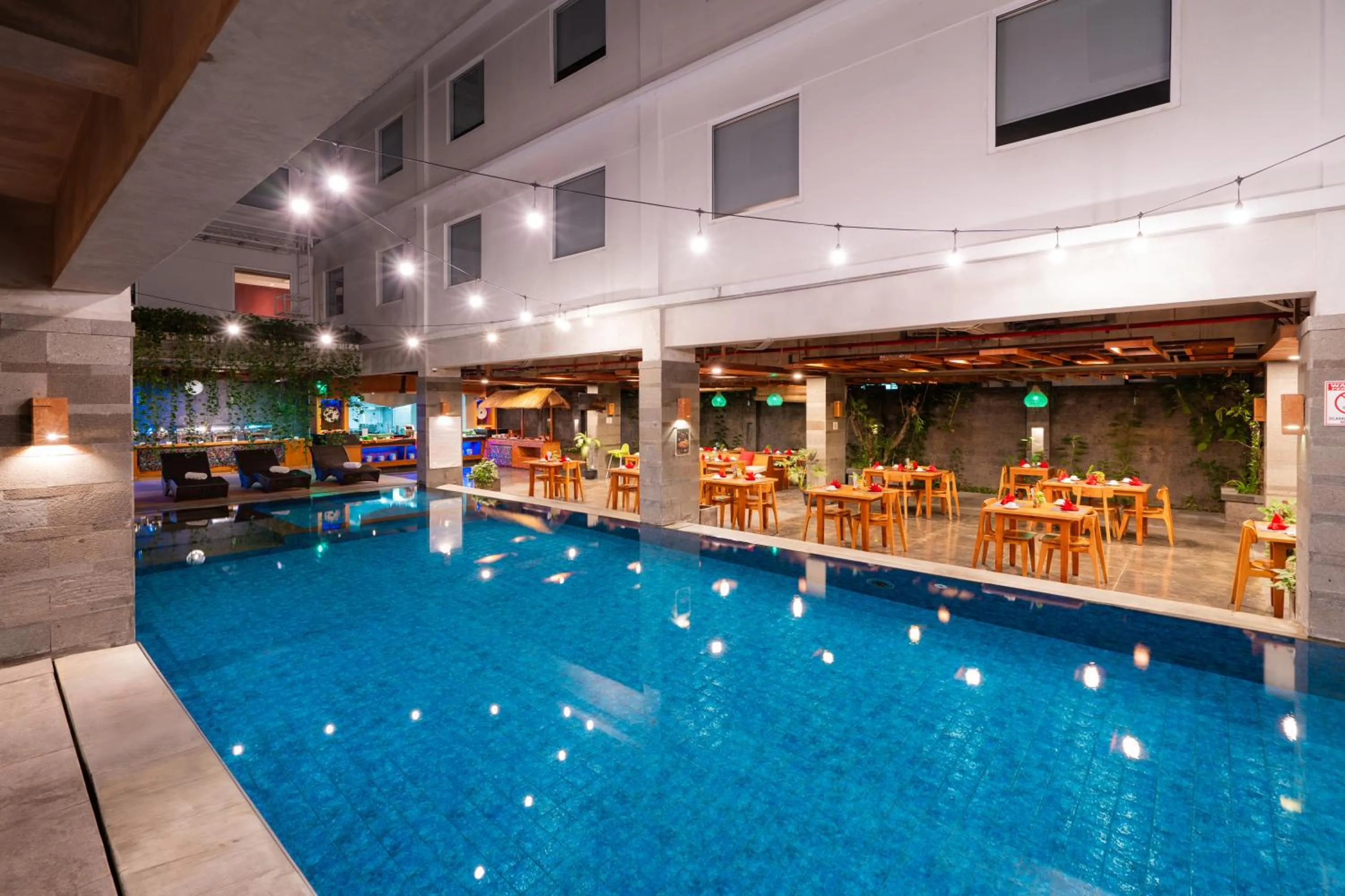 Pool view in Swiss-Belexpress Kuta Legian