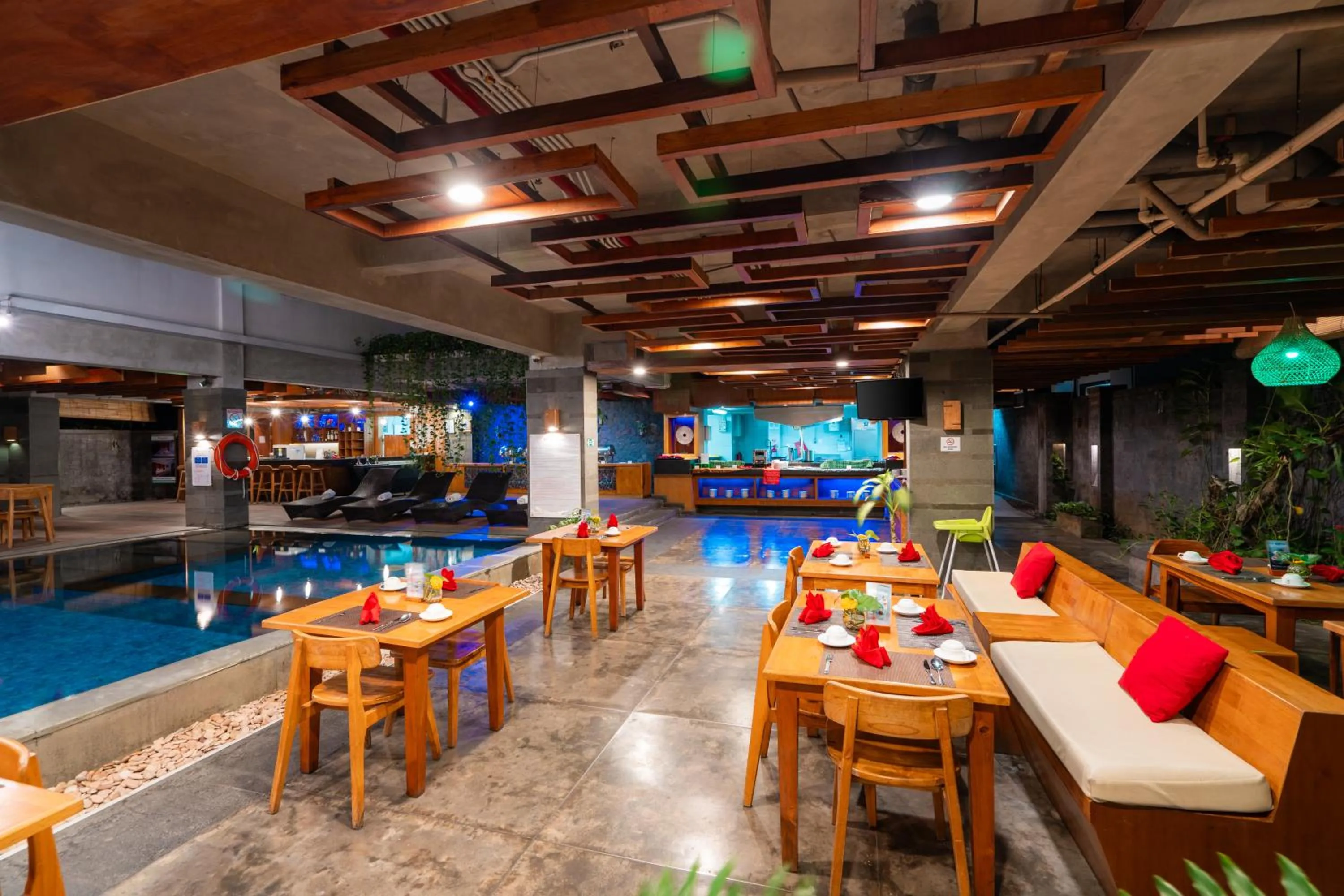 Restaurant/places to eat in Swiss-Belexpress Kuta Legian