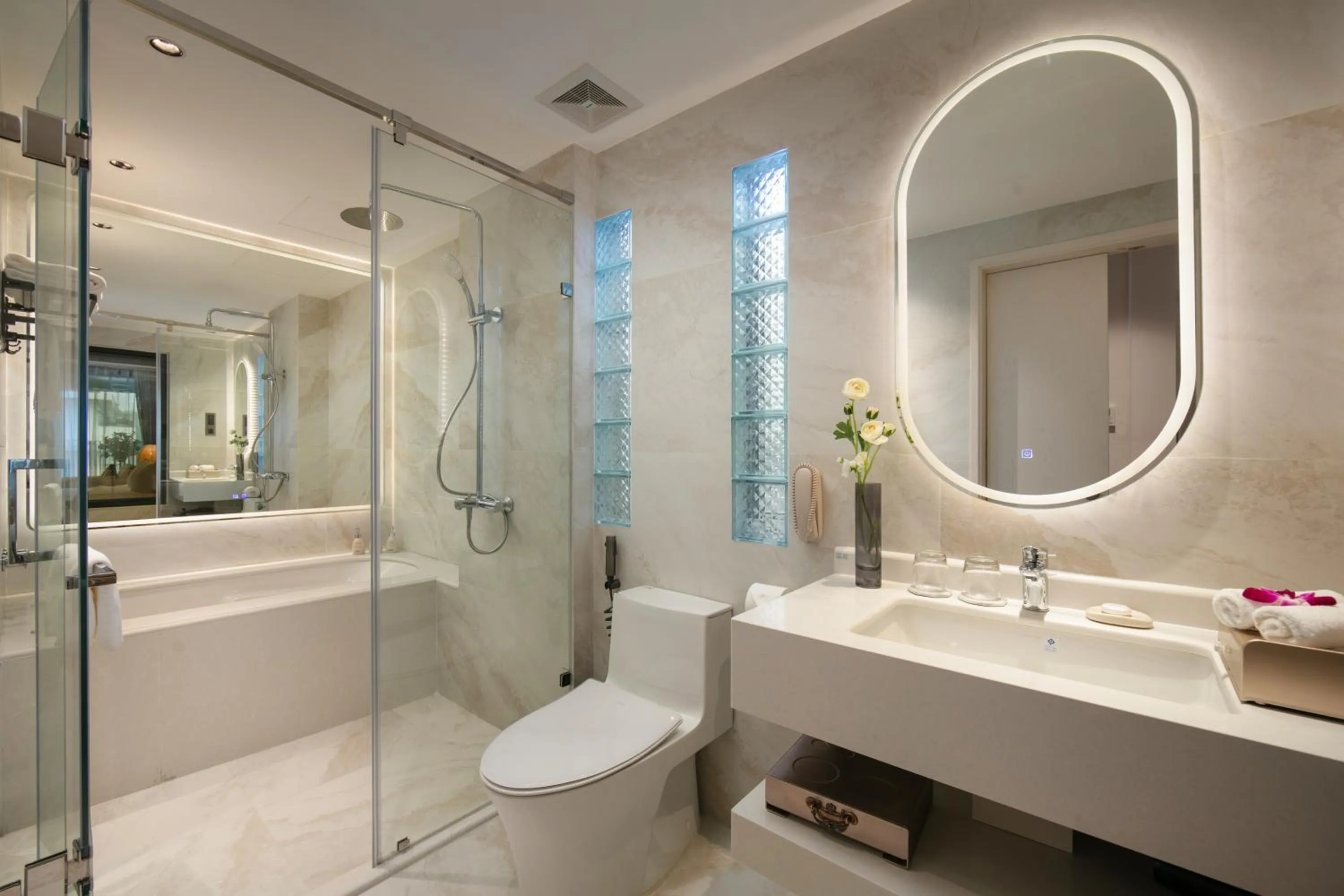 Shower in The Chi Boutique Hotel