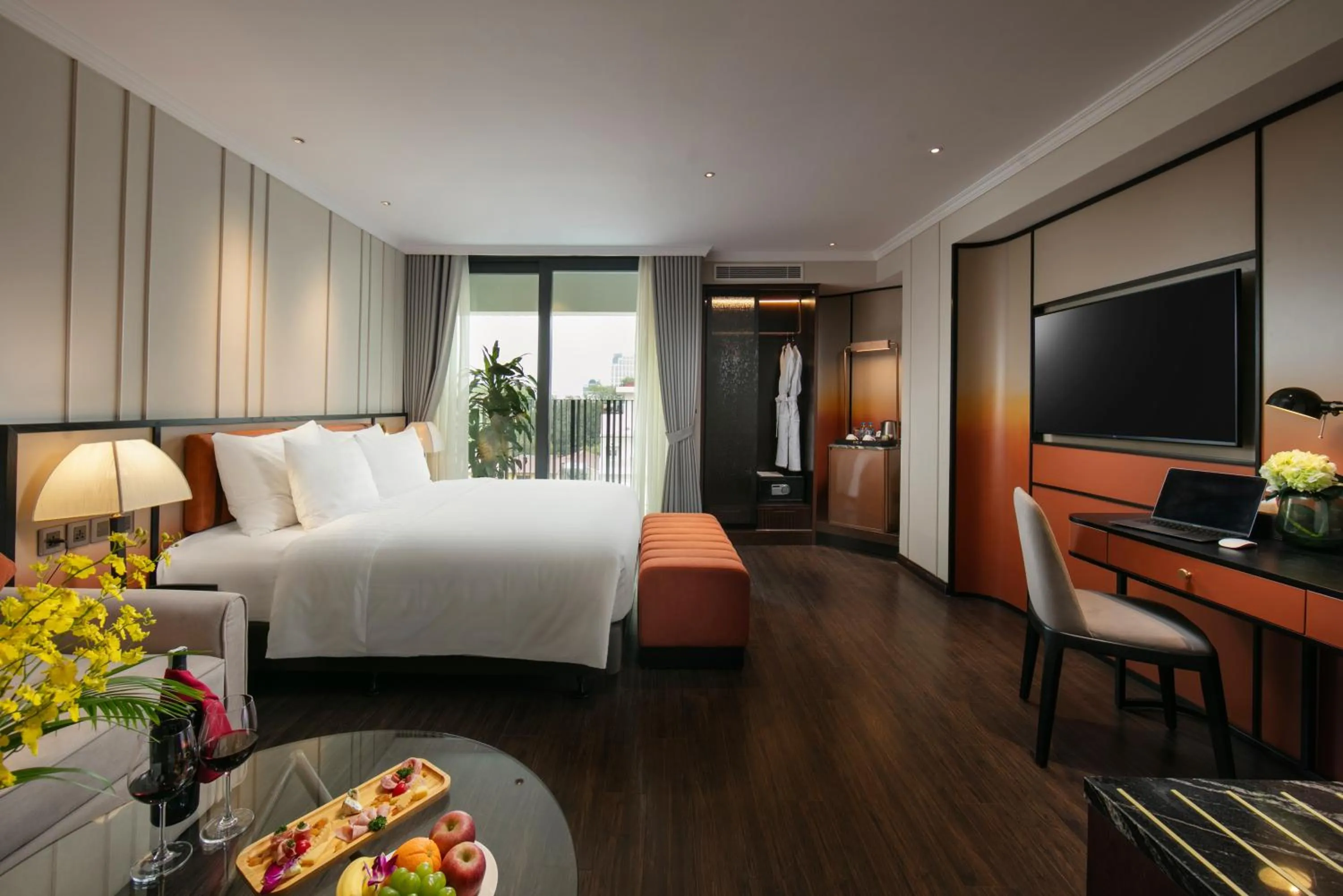 Photo of the whole room, Bed in The Chi Boutique Hotel