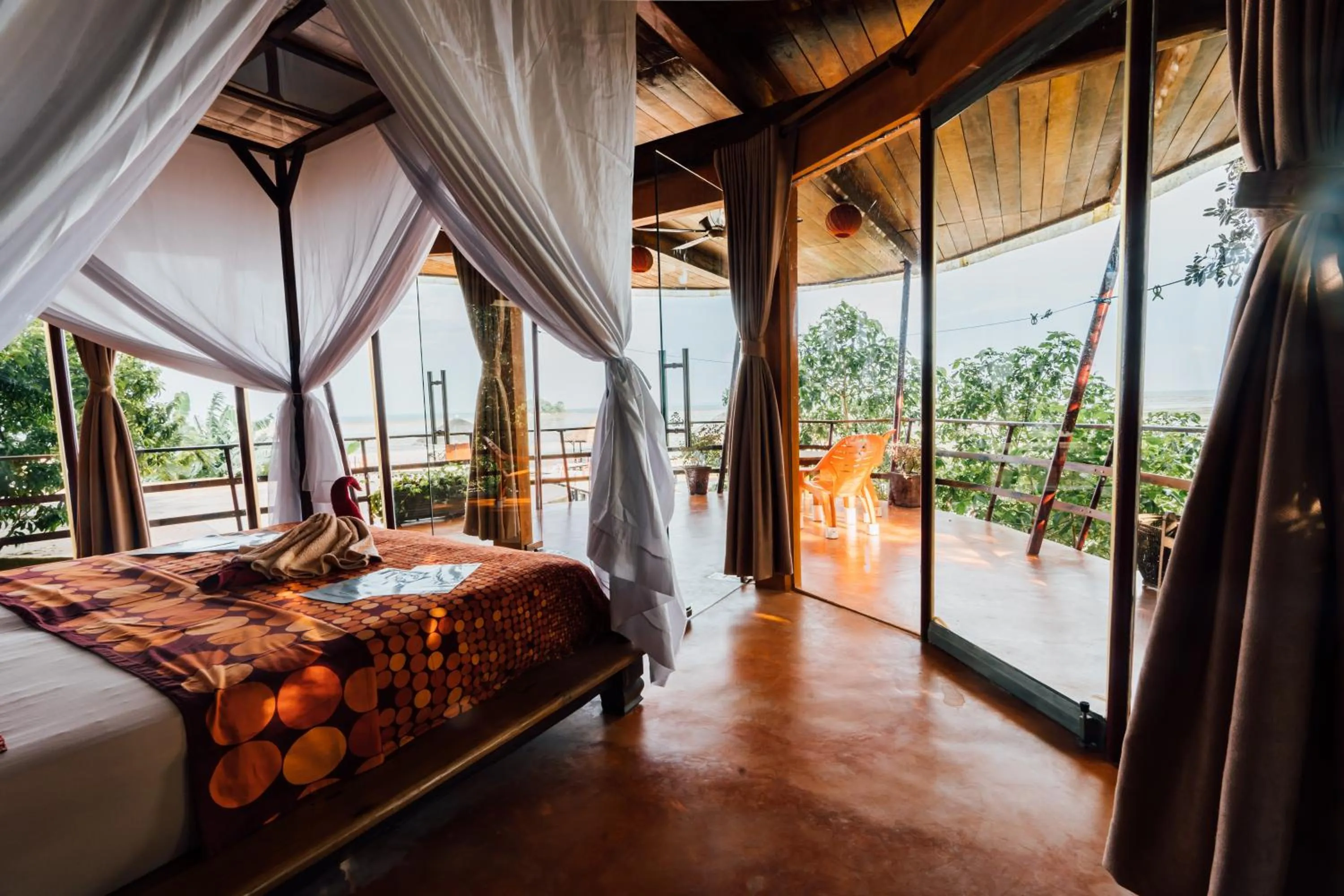 Balcony/Terrace, Bed in LooLa Adventure Resort