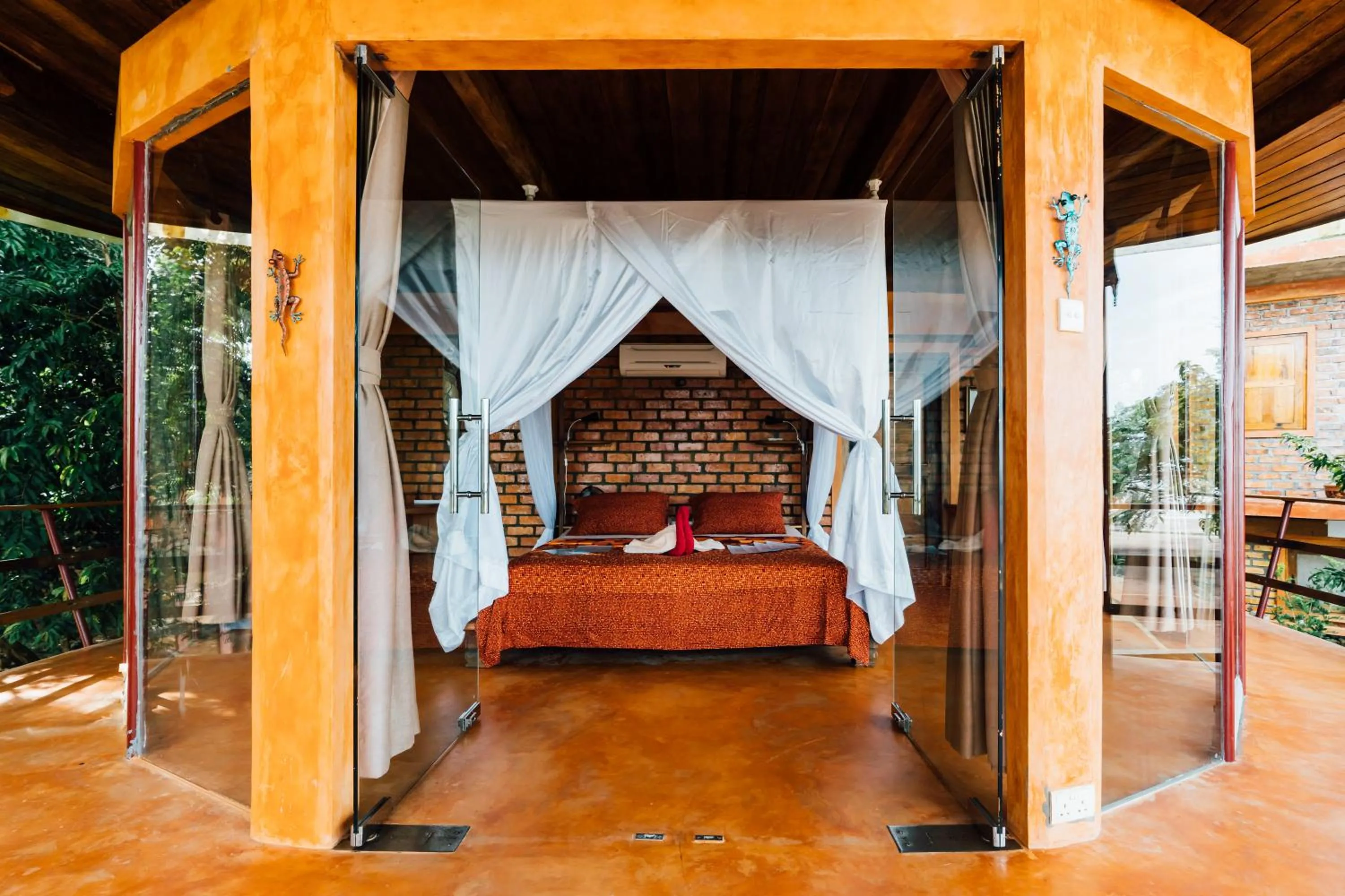 Bed in LooLa Adventure Resort