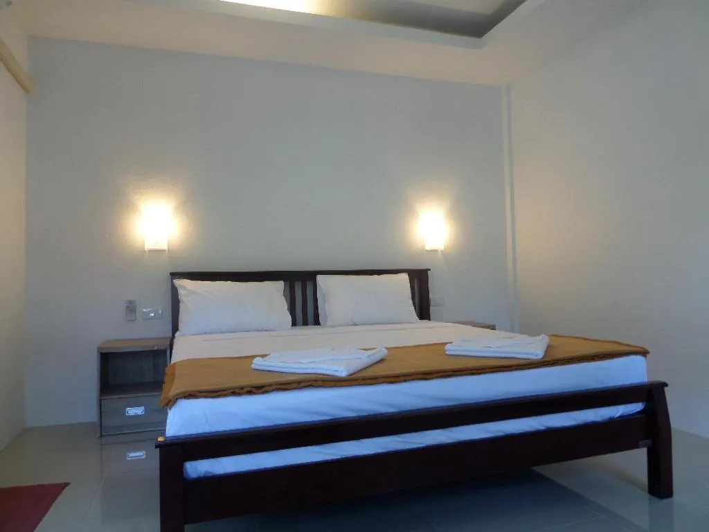 Bed in Lanta Triple Novel