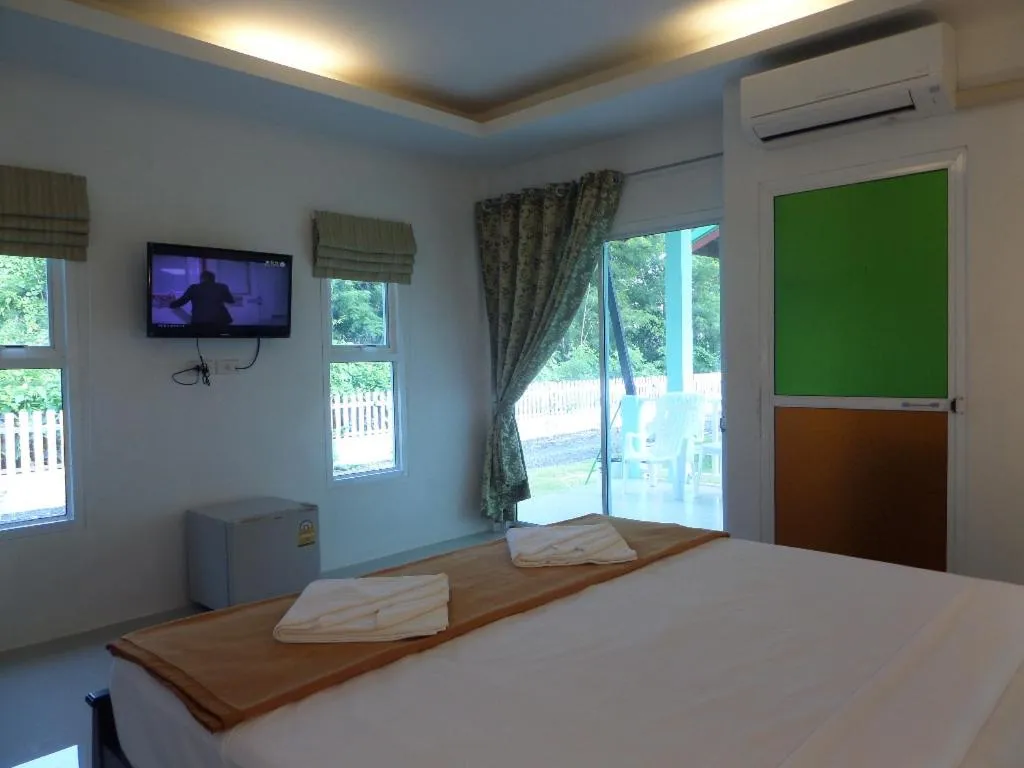 Bed in Lanta Triple Novel