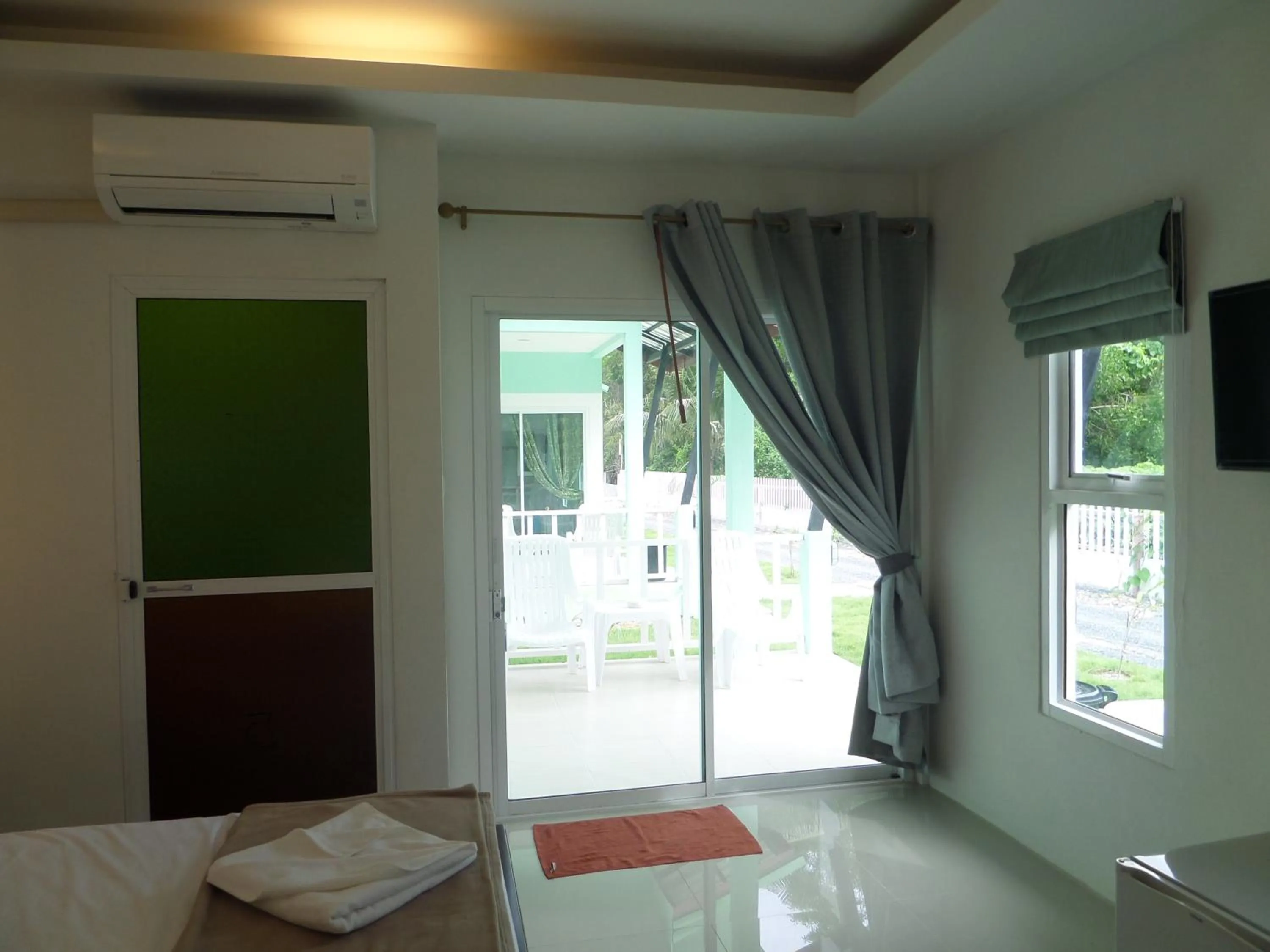 Bed in Lanta Triple Novel