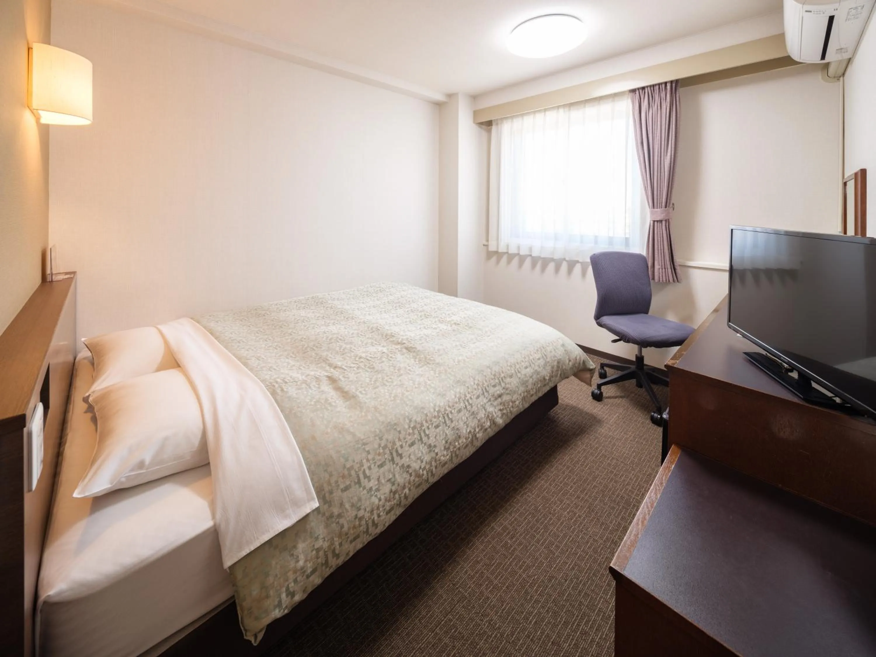 Bed in Yokaichi Royal Hotel