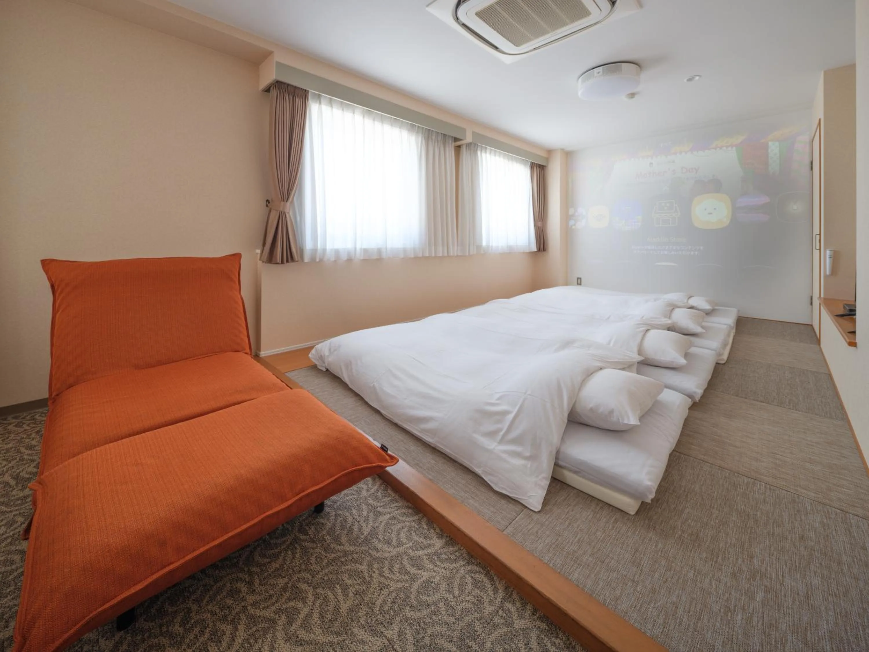 Bed in Yokaichi Royal Hotel