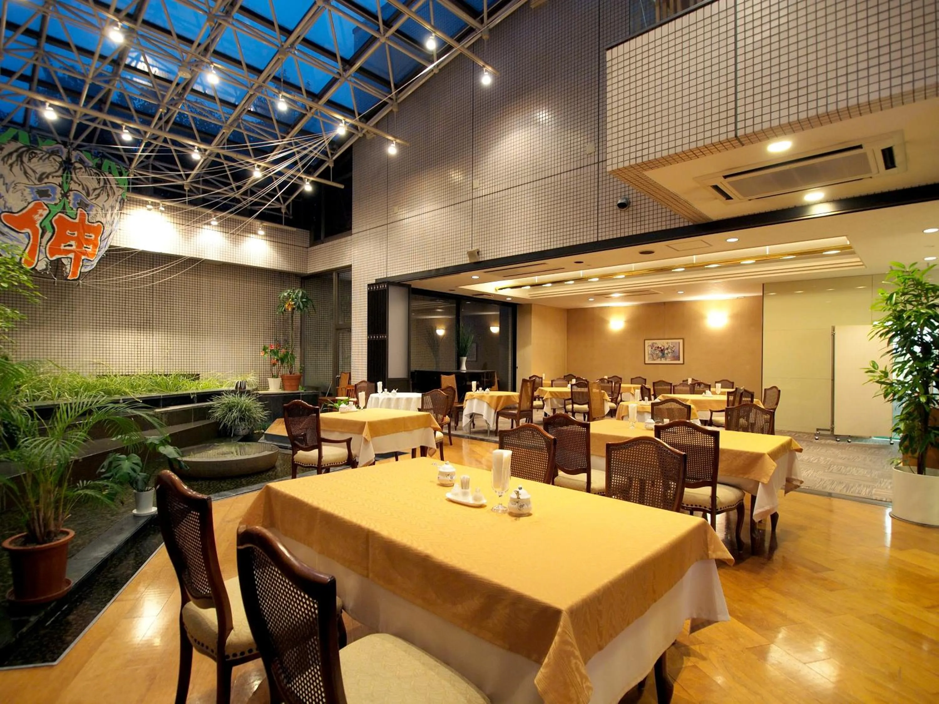 Restaurant/places to eat in Yokaichi Royal Hotel