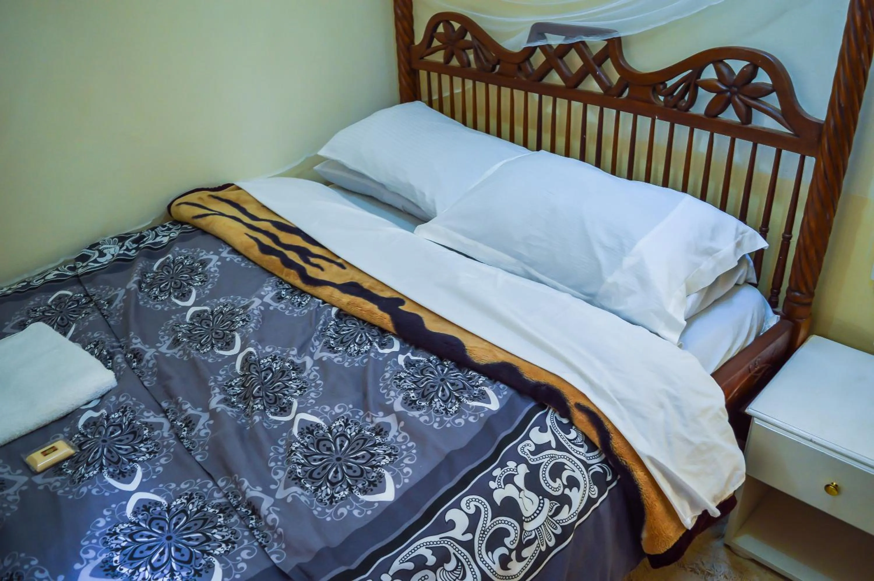 Bed in Rosslyn Studios