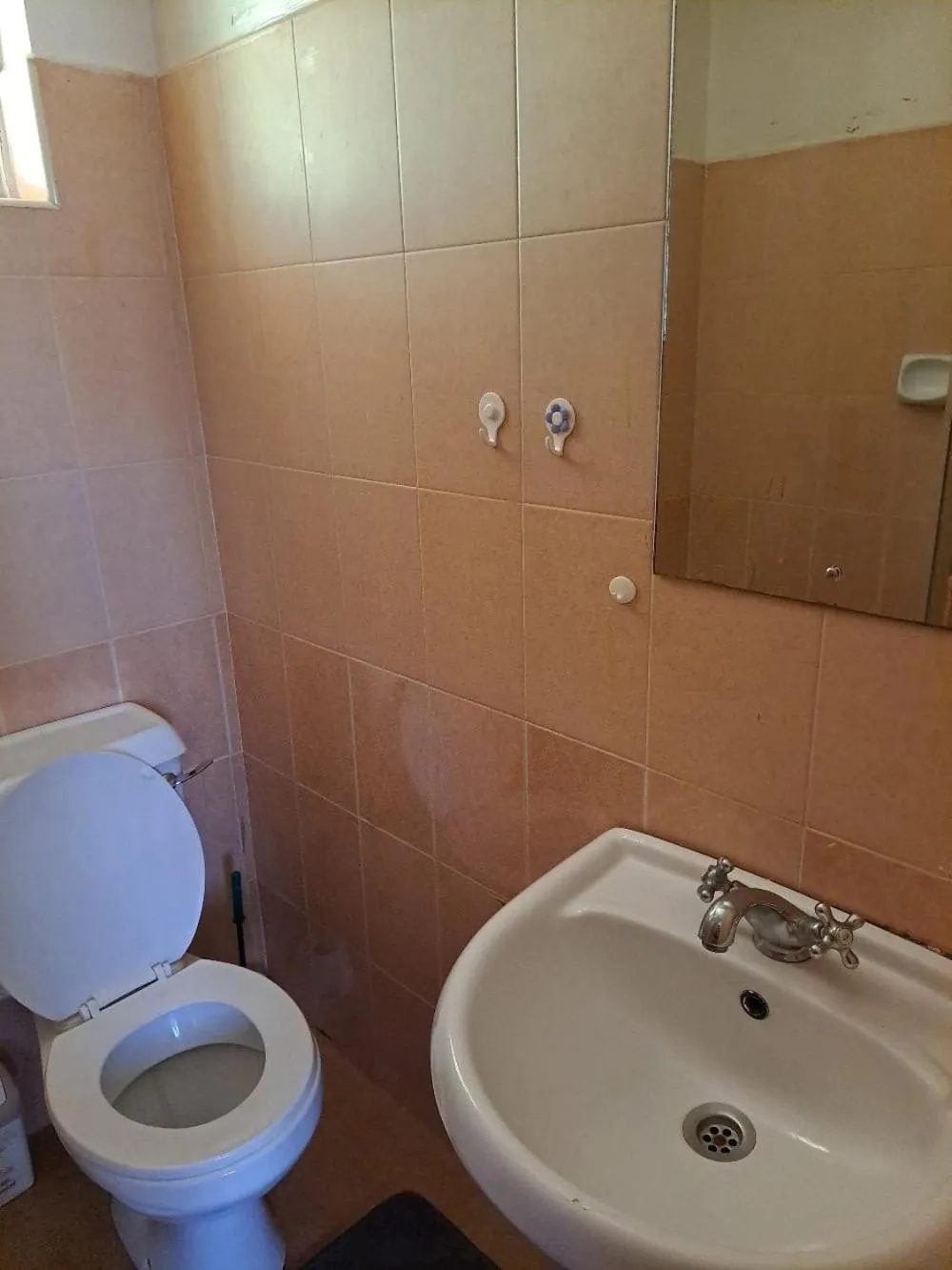 Toilet in Rosslyn Studios