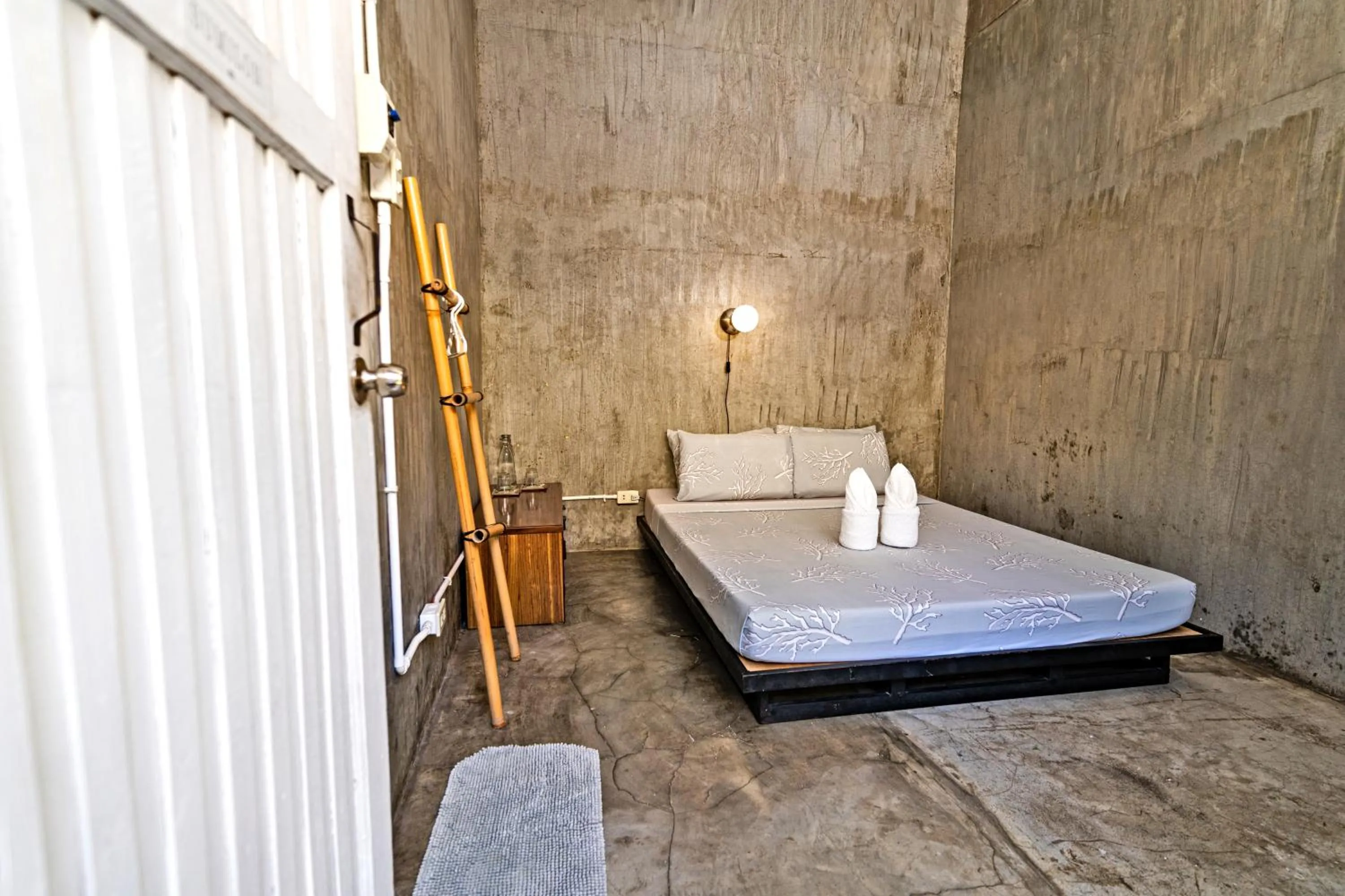 Bedroom, Bed in The Flying Fish Hostel