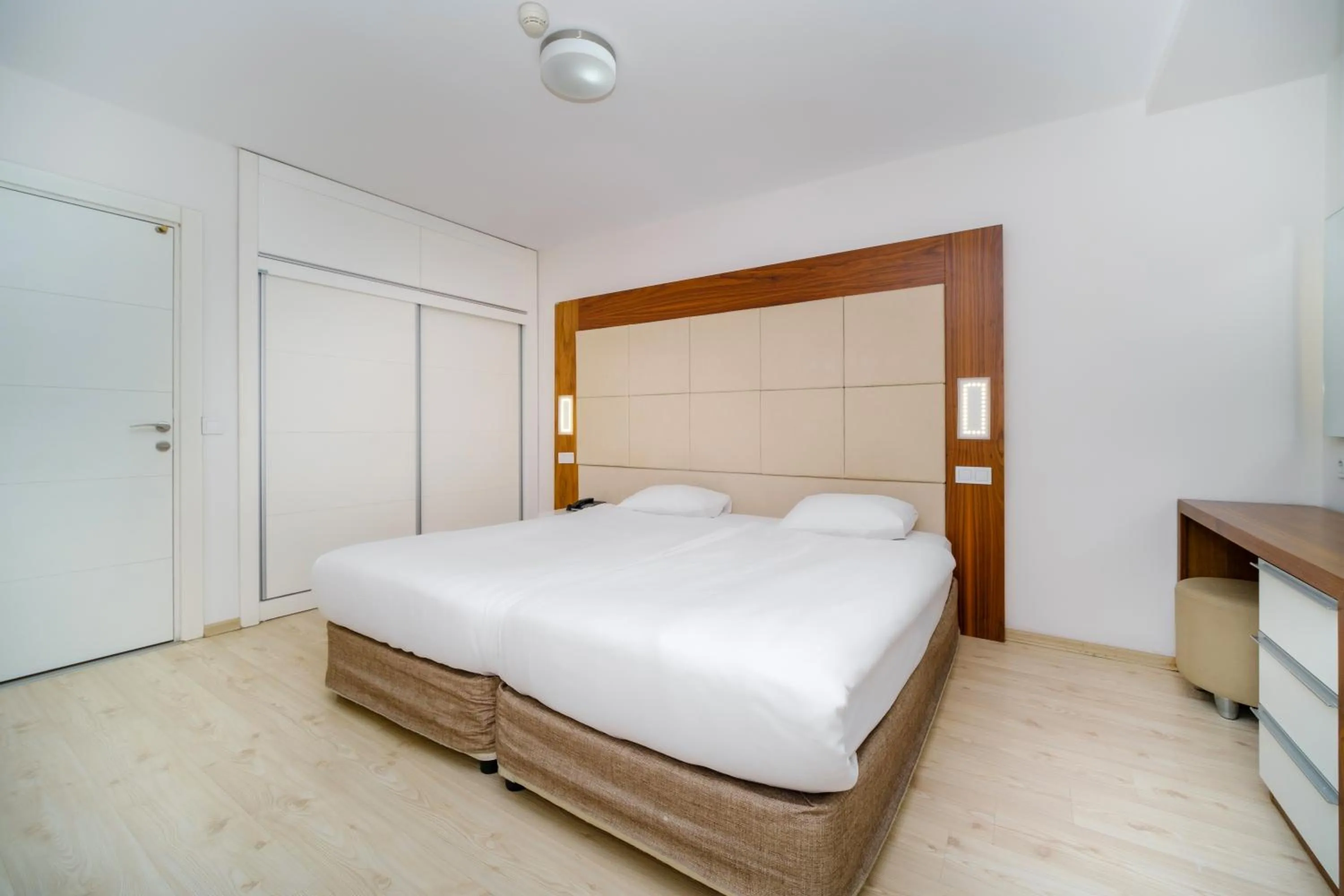 Bed in Delfino Apart Hotel