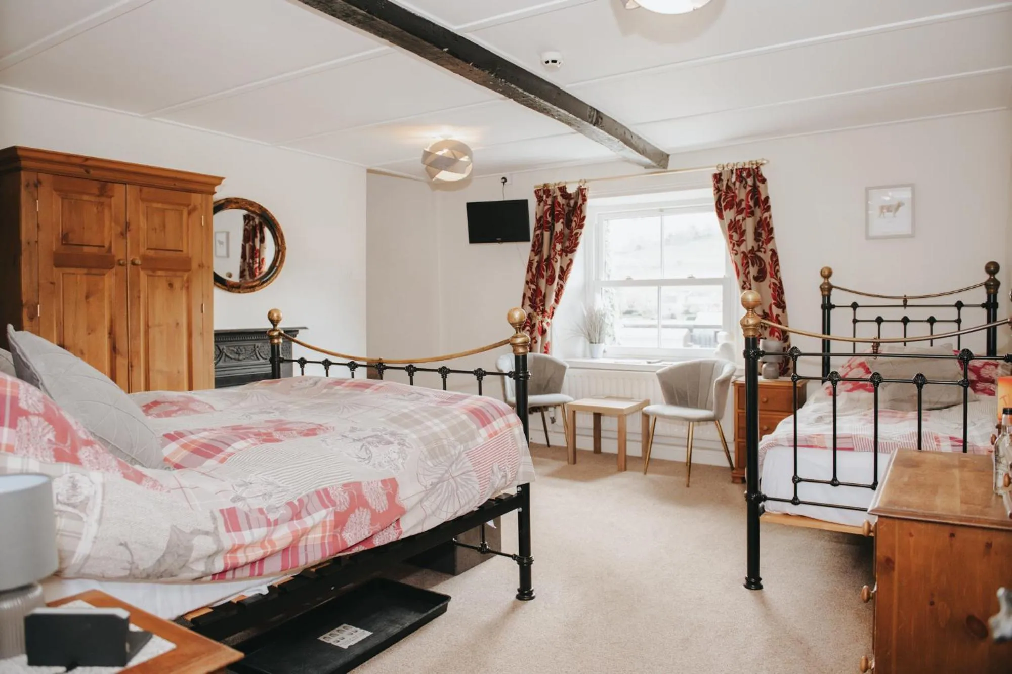 Bedroom, Bed in The Street Head Inn