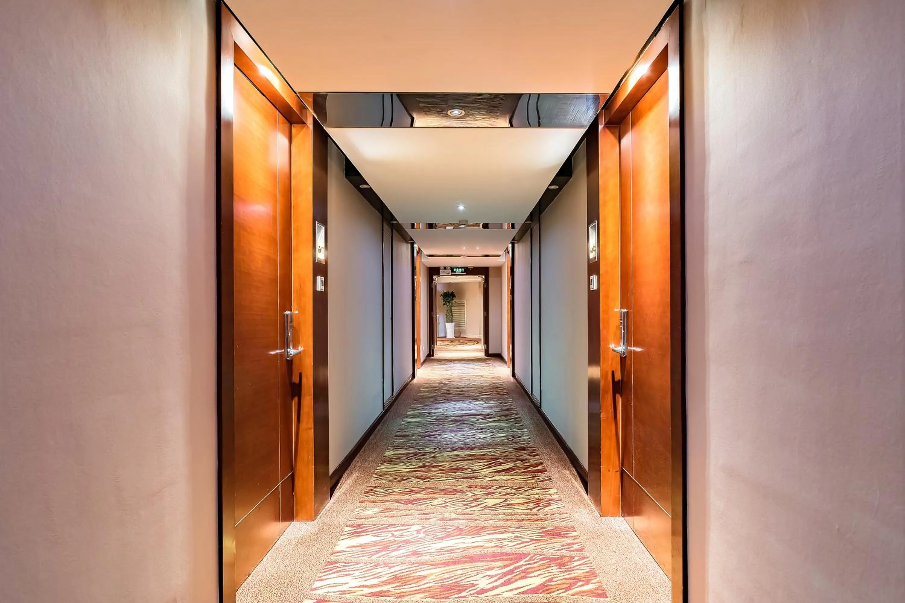 elevator in Beijing Feitian Hotel