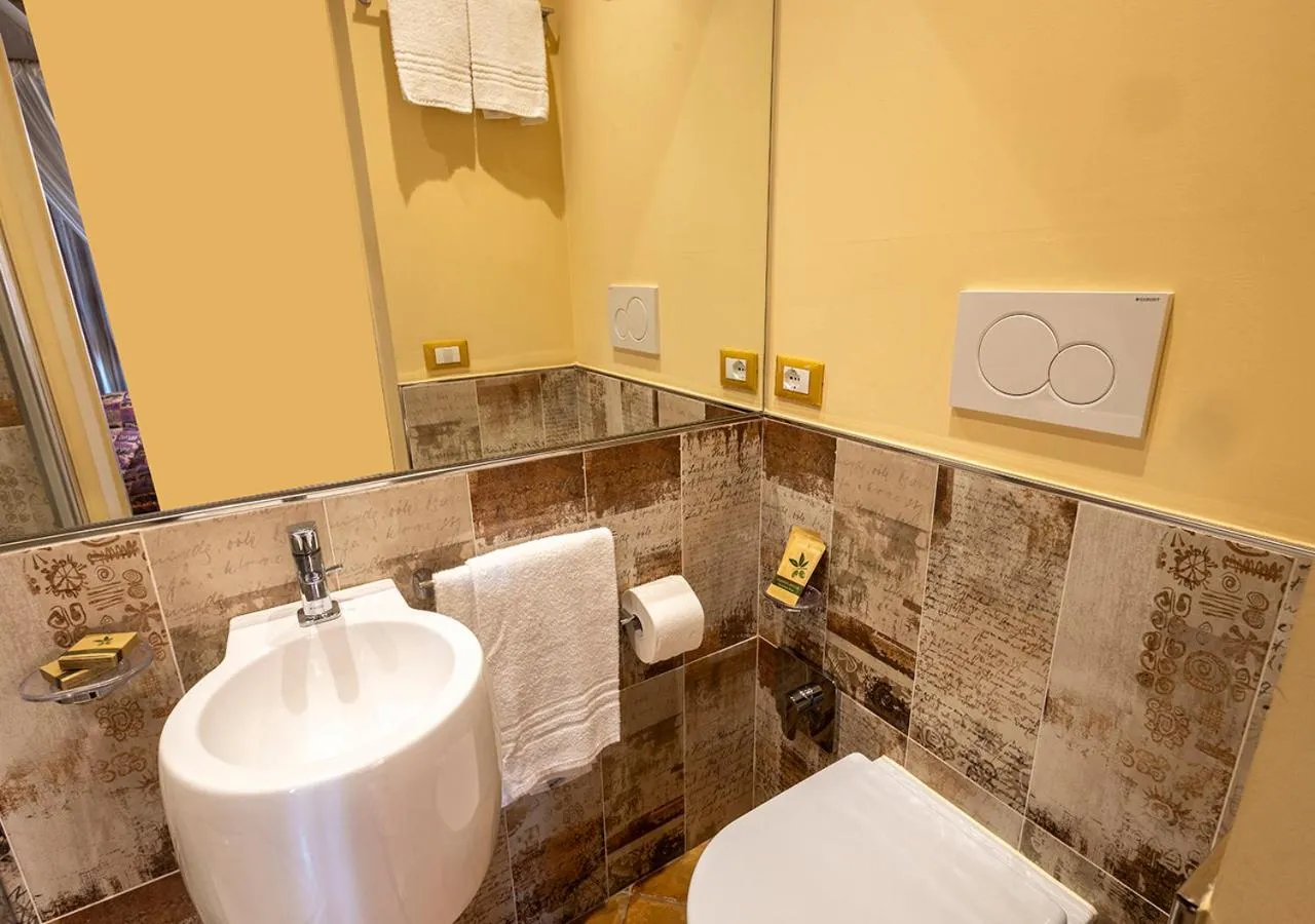 Shower in B&B Belcuore