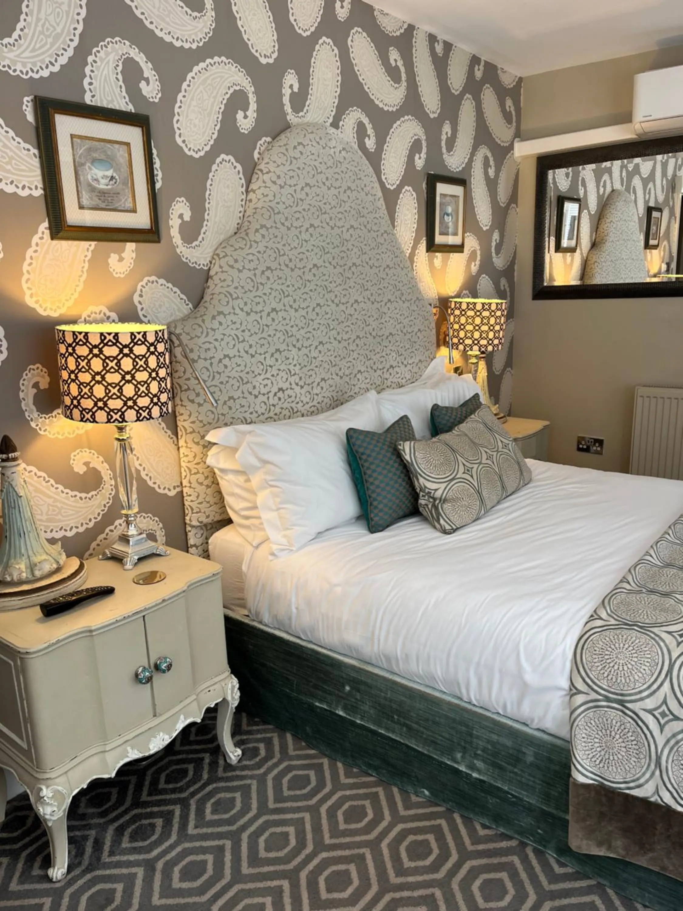 Bed in Rooms at number one