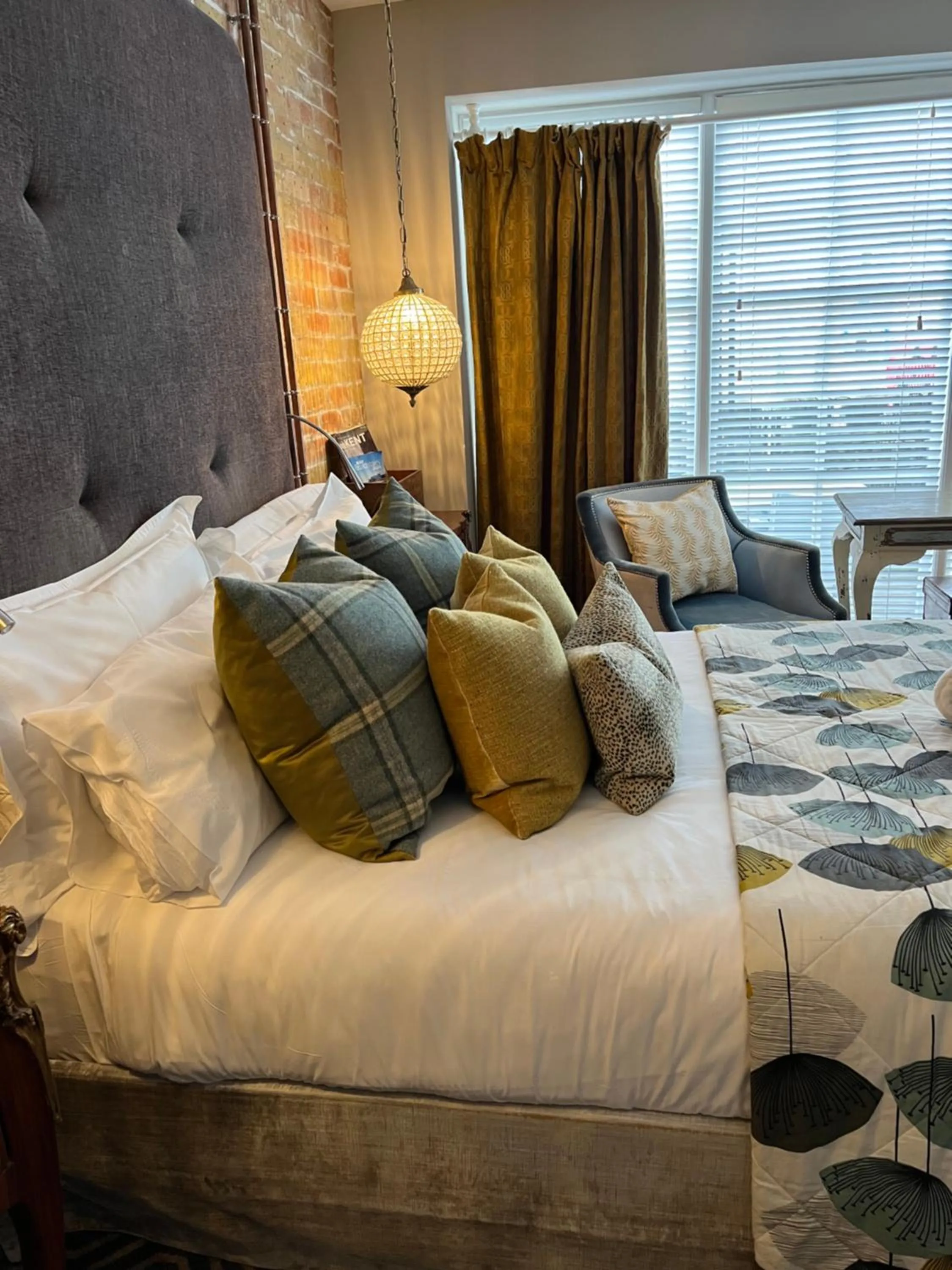 Bed in Rooms at number one