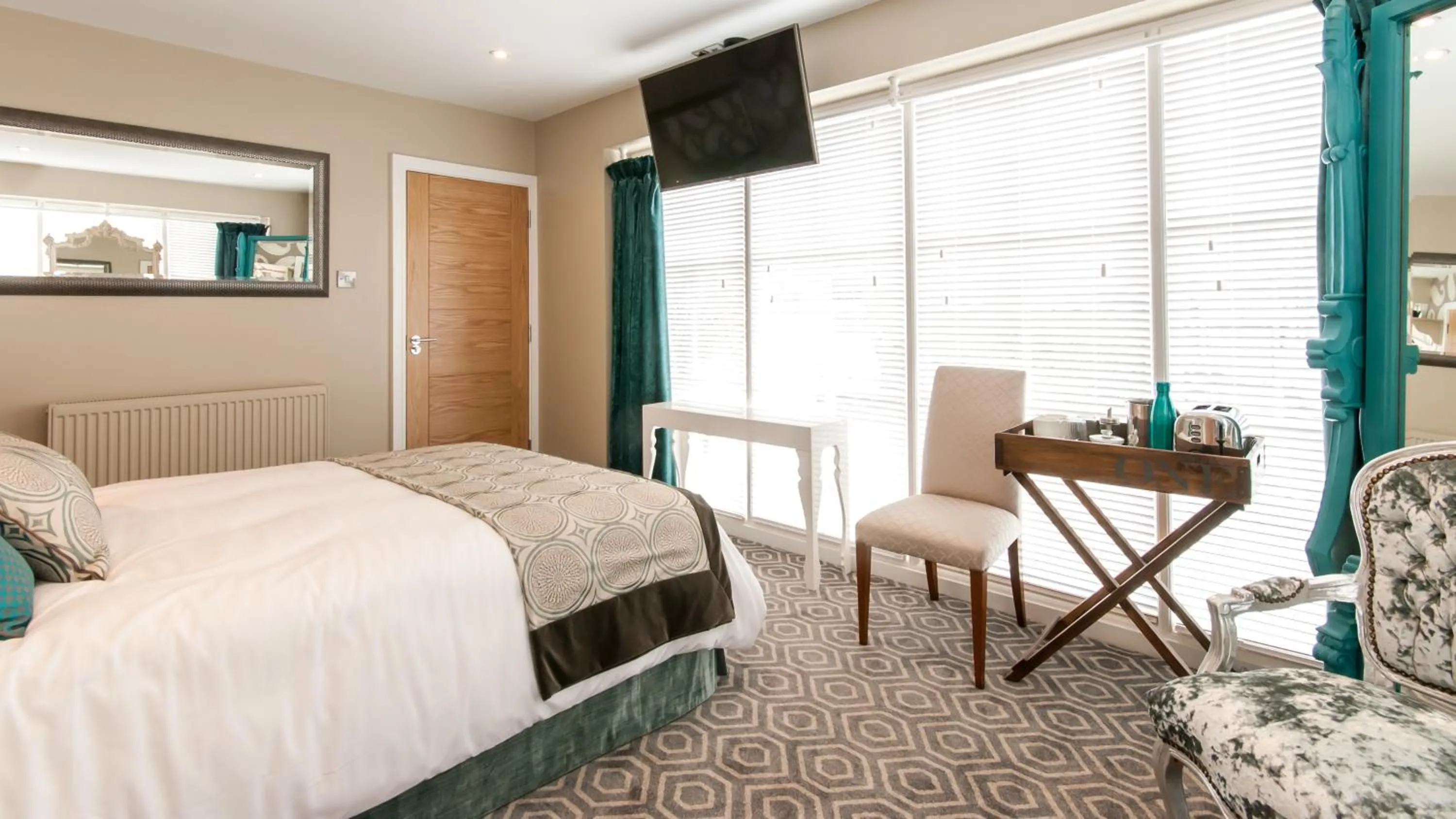 Photo of the whole room, Bed in Rooms at number one