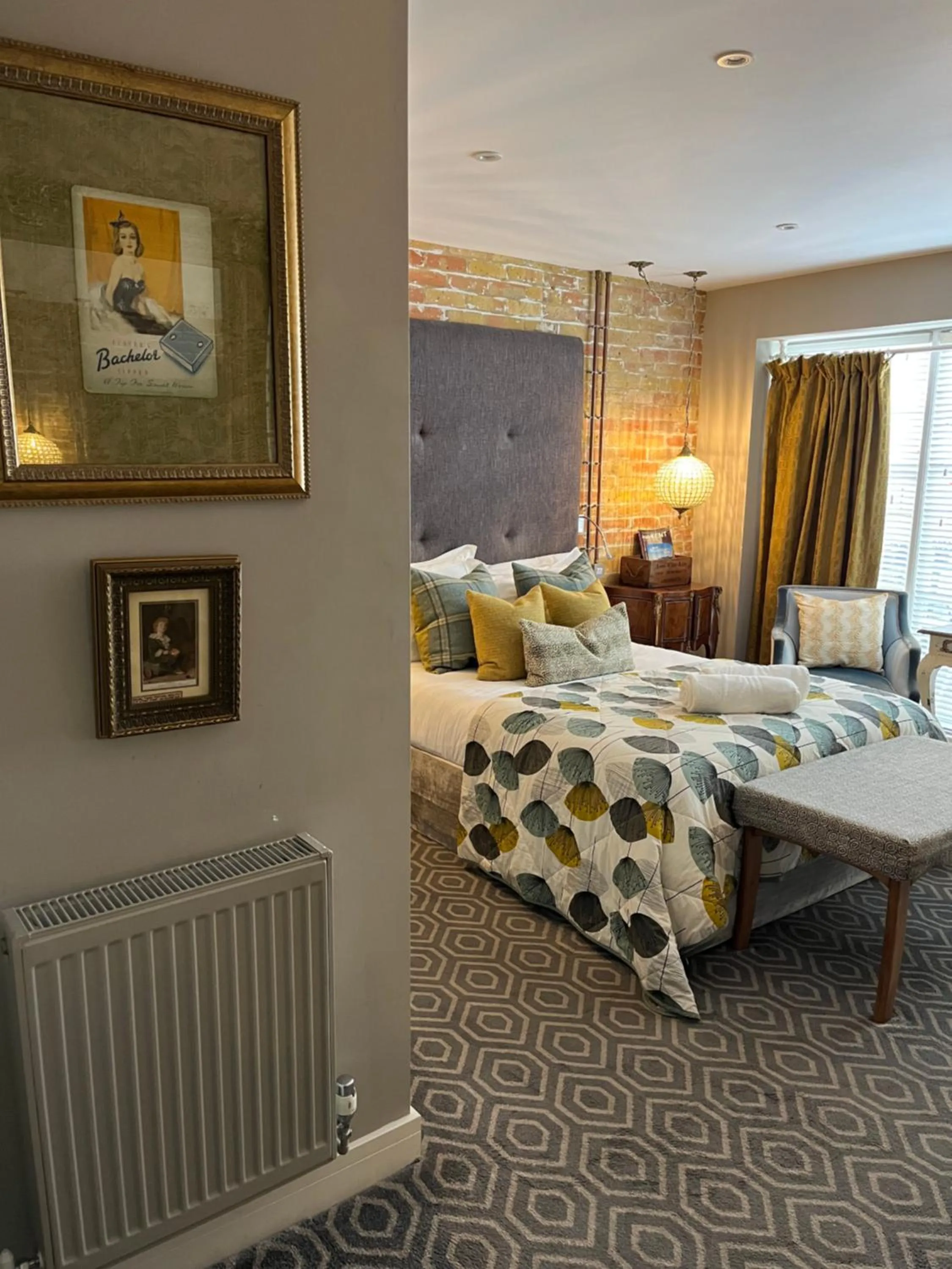 Bed in Rooms at number one