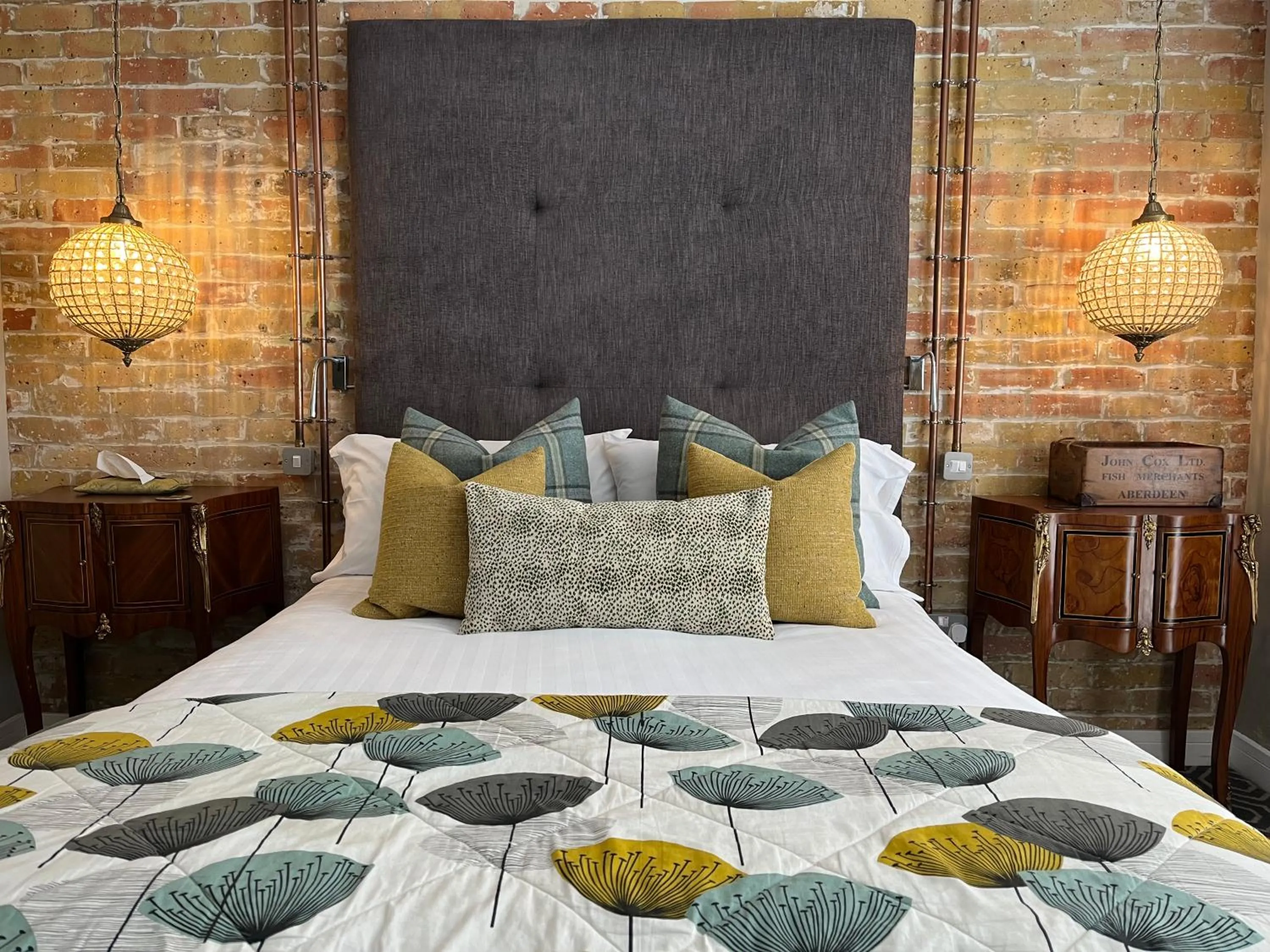 Bed in Rooms at number one