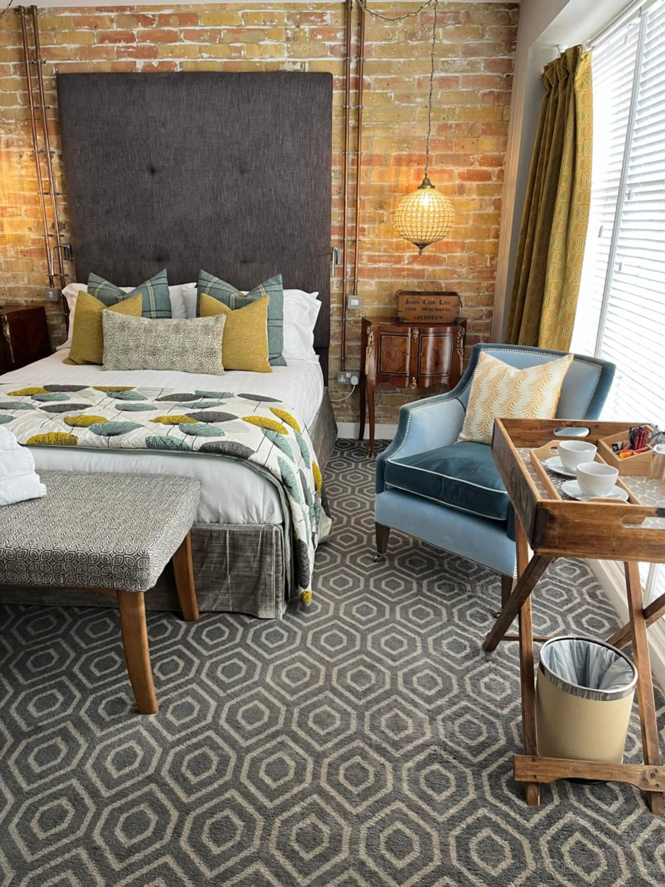 Photo of the whole room, Bed in Rooms at number one